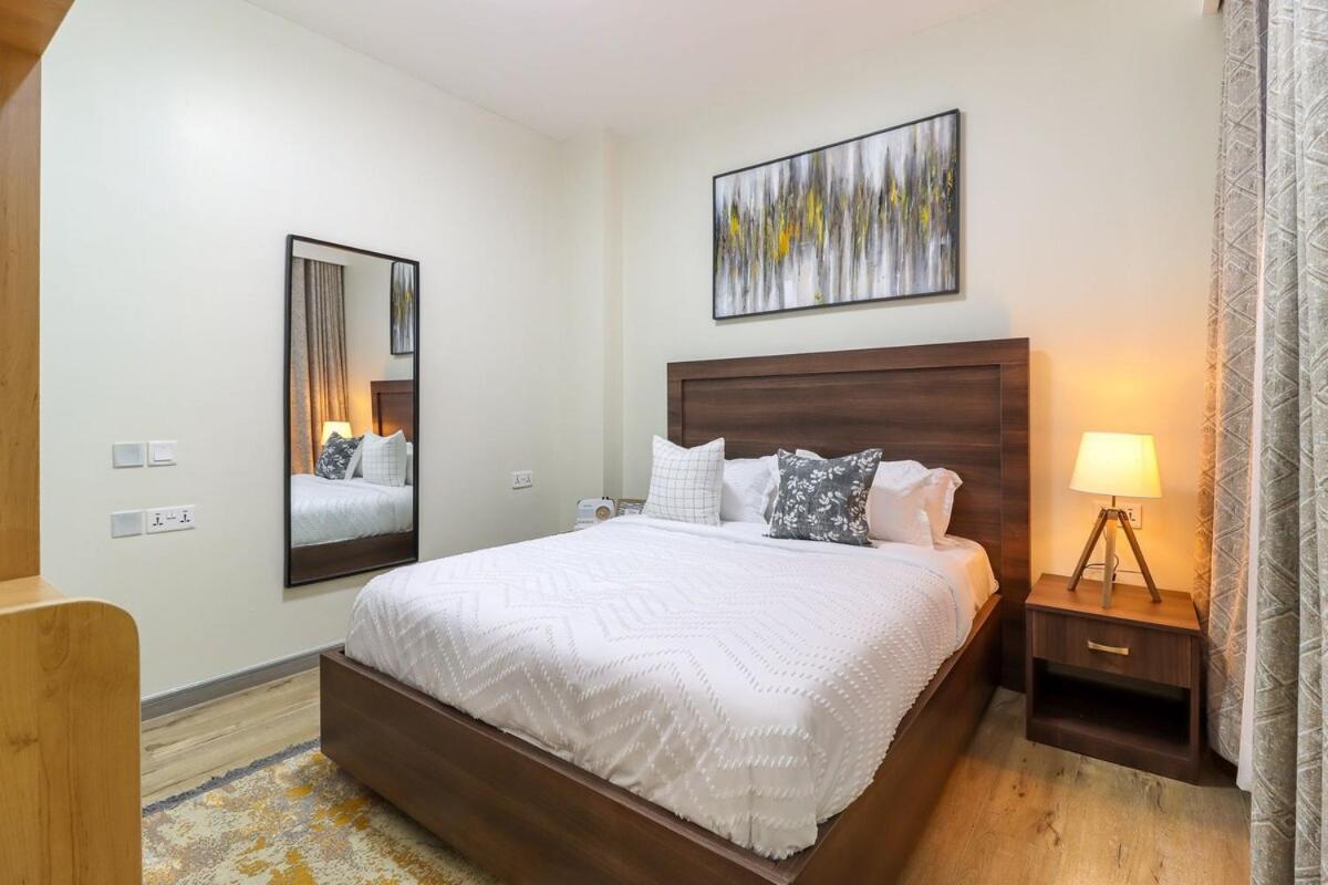 Apartment 2br With Lovely Views, Balcony, Gym&pool