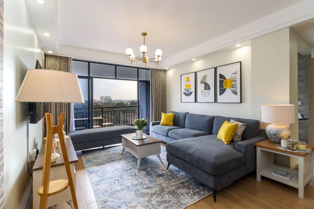 2br With Lovely Views, Balcony, Gym&pool Apartment *