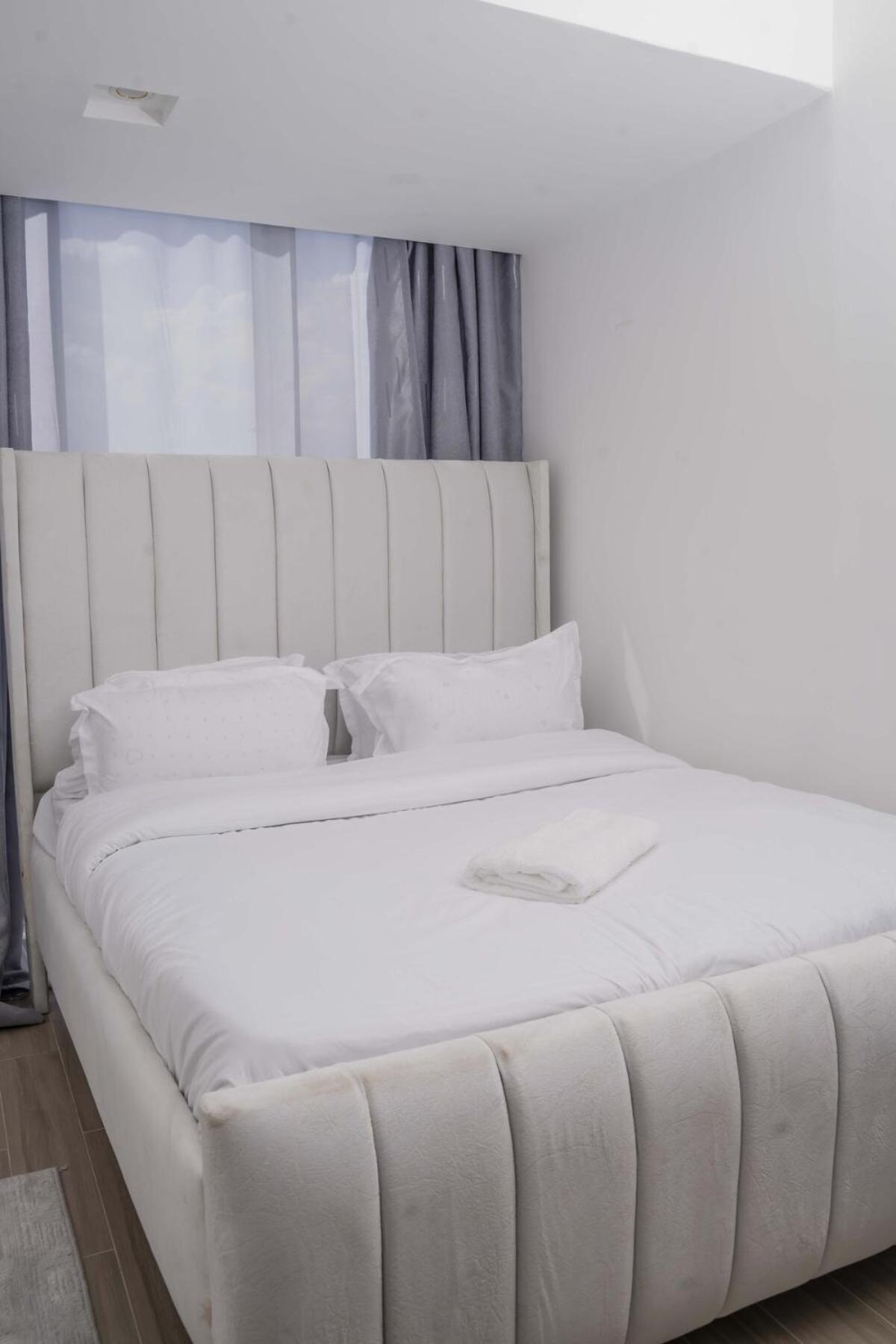 1 Bedroom Luxury Hideout In Riverside With Views Apartment