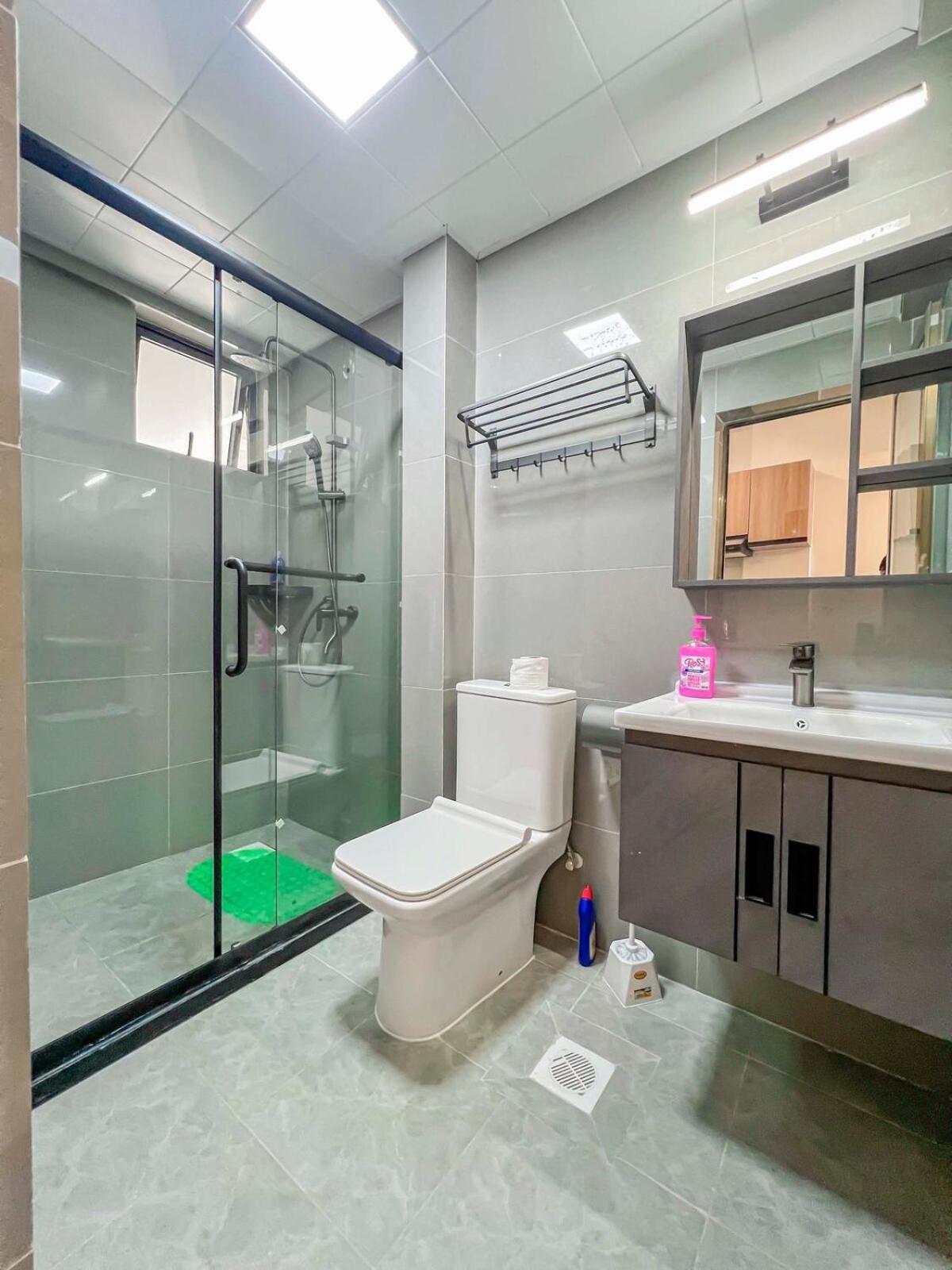 Iconic 1br In Riverside With Views And Gym