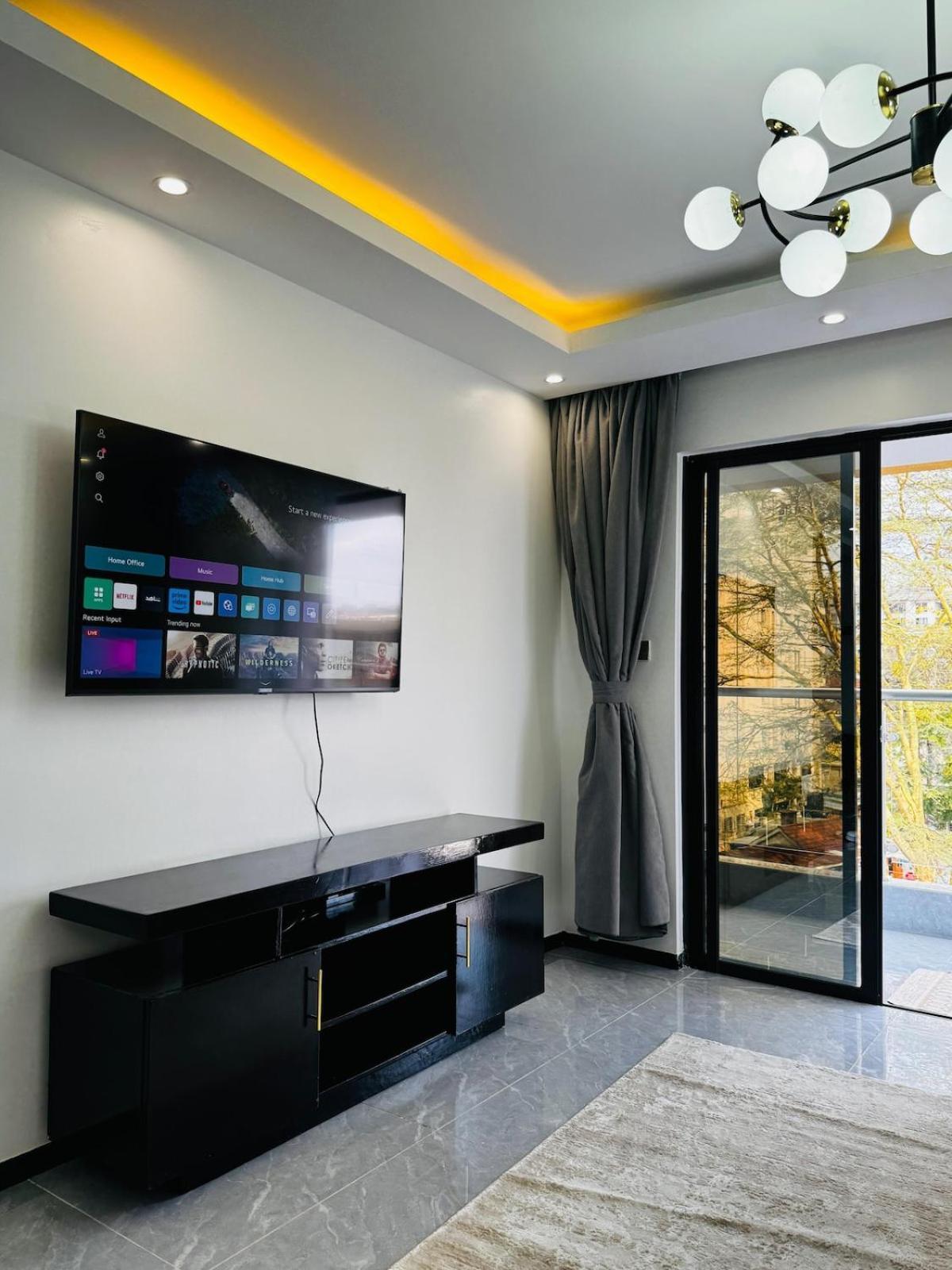 Beautiful 2 Bed In Kileleshwa Apartment *