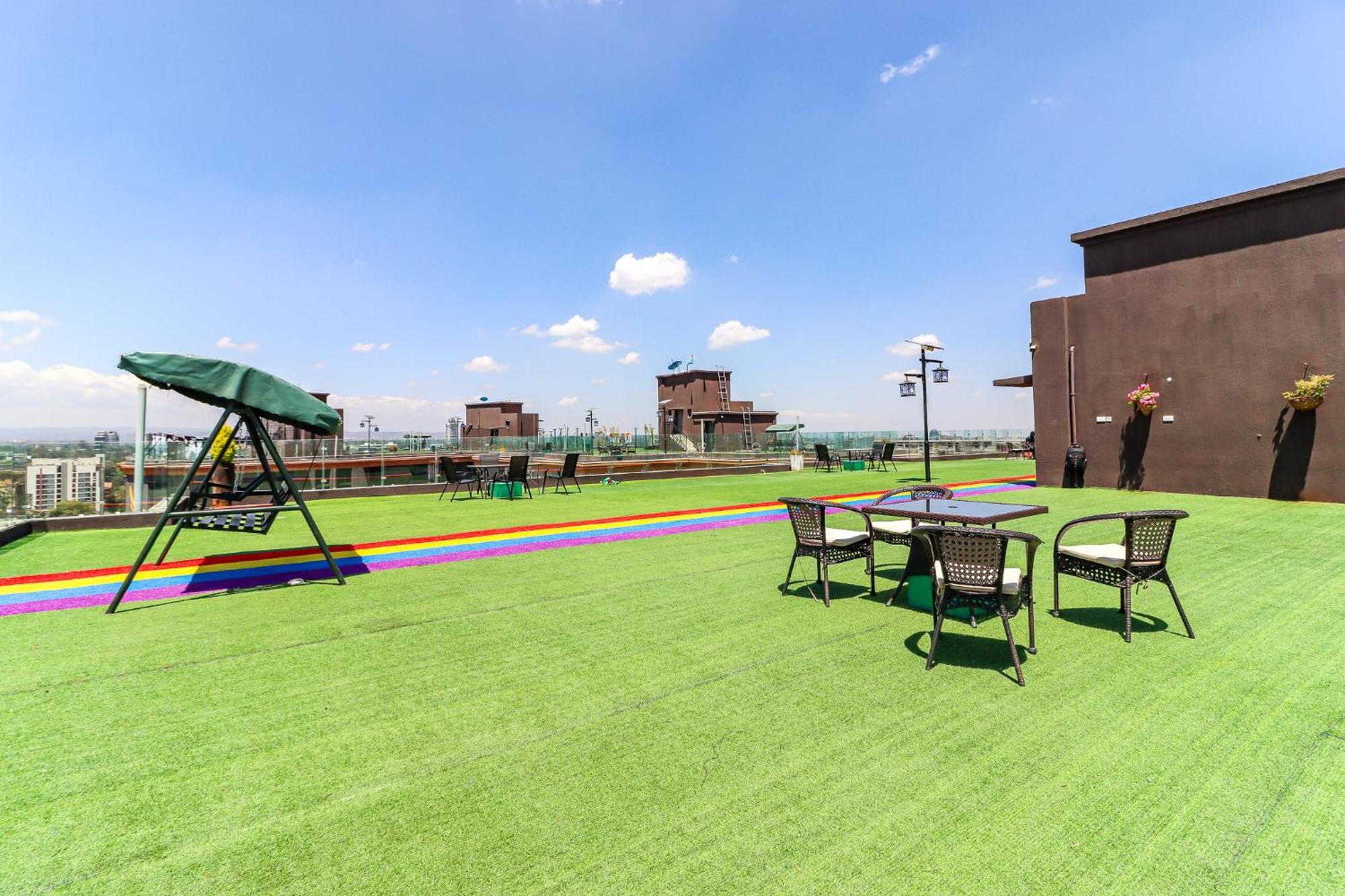 With A View, Pool&gym Apartment