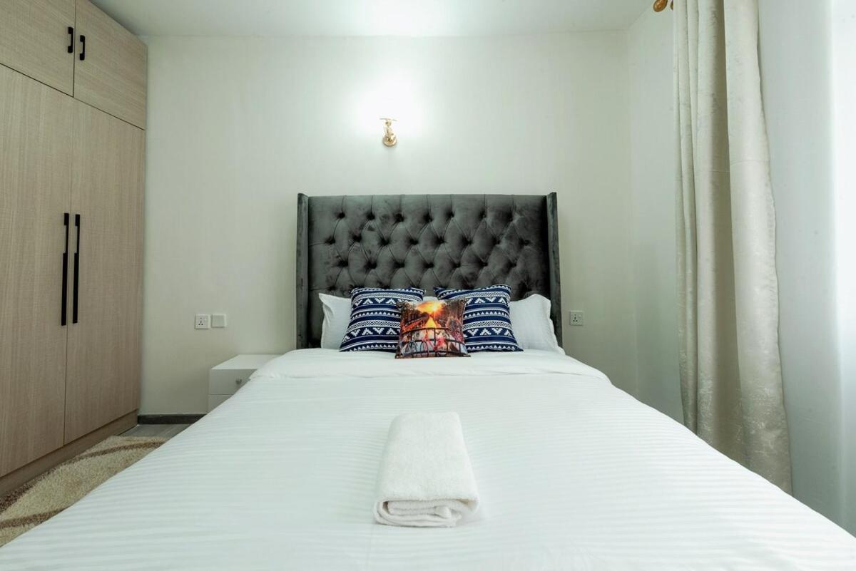 Pristine-2 Bedroom With Free Parking Apartment