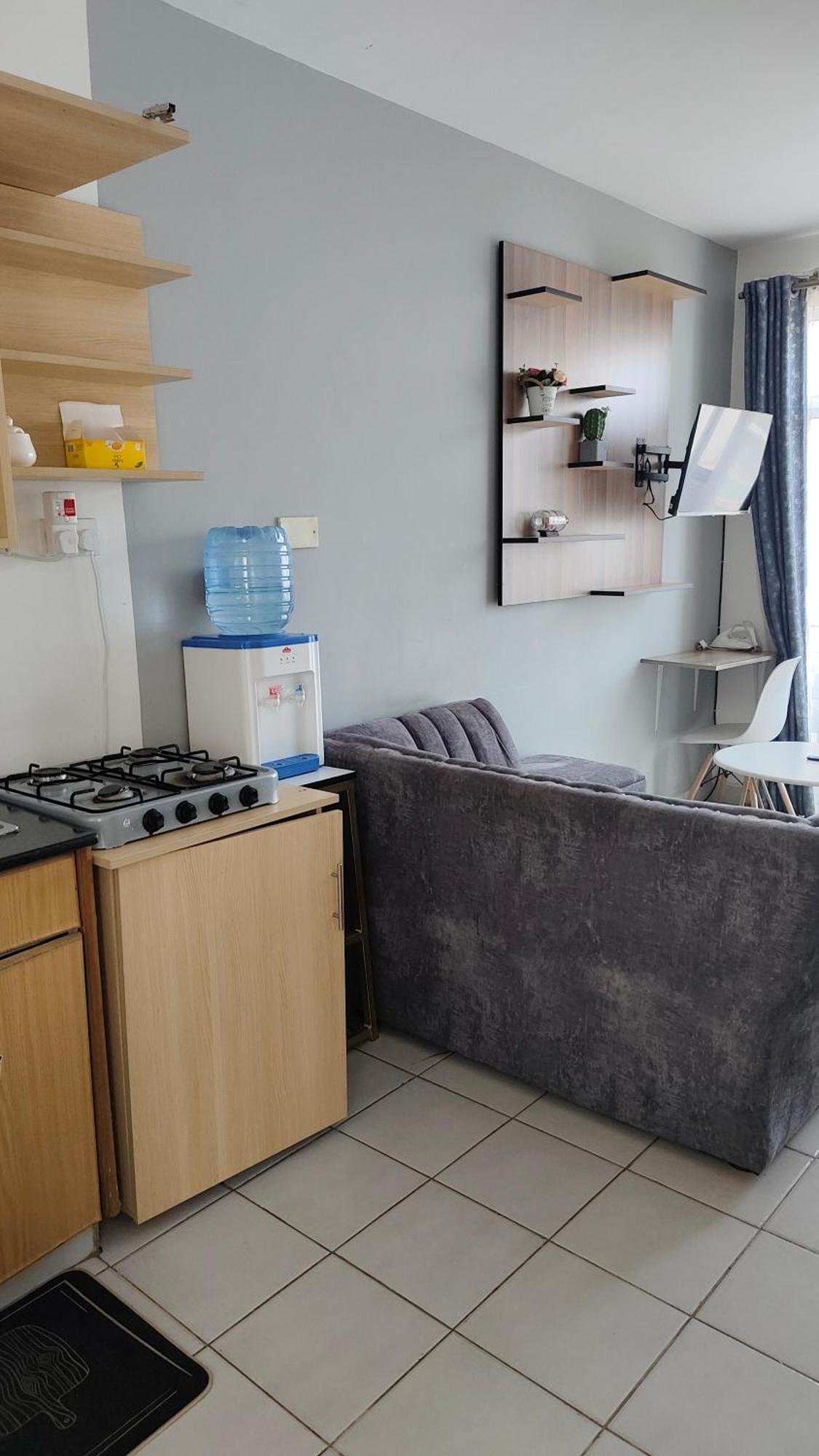 Grey With Free Parking And Wifi *