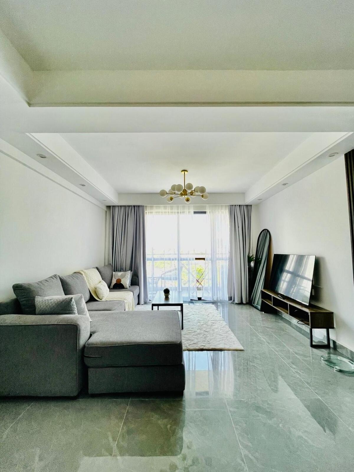 Apartment Urban Tranquil Haven Riverside Drive