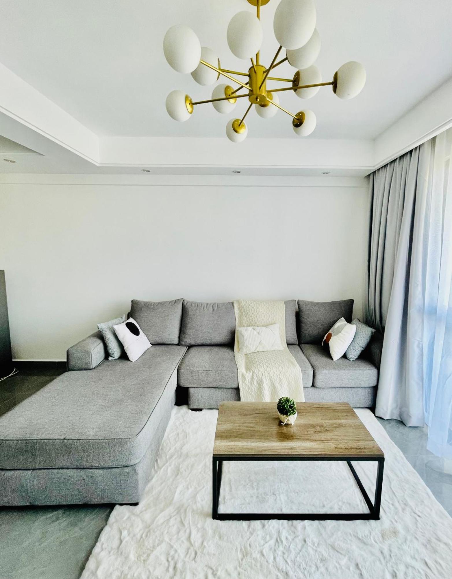 Apartment Urban Tranquil Haven Riverside Drive