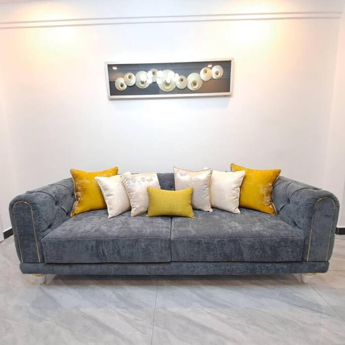 Apartment Cozy And Stylish 2 Bedroom *