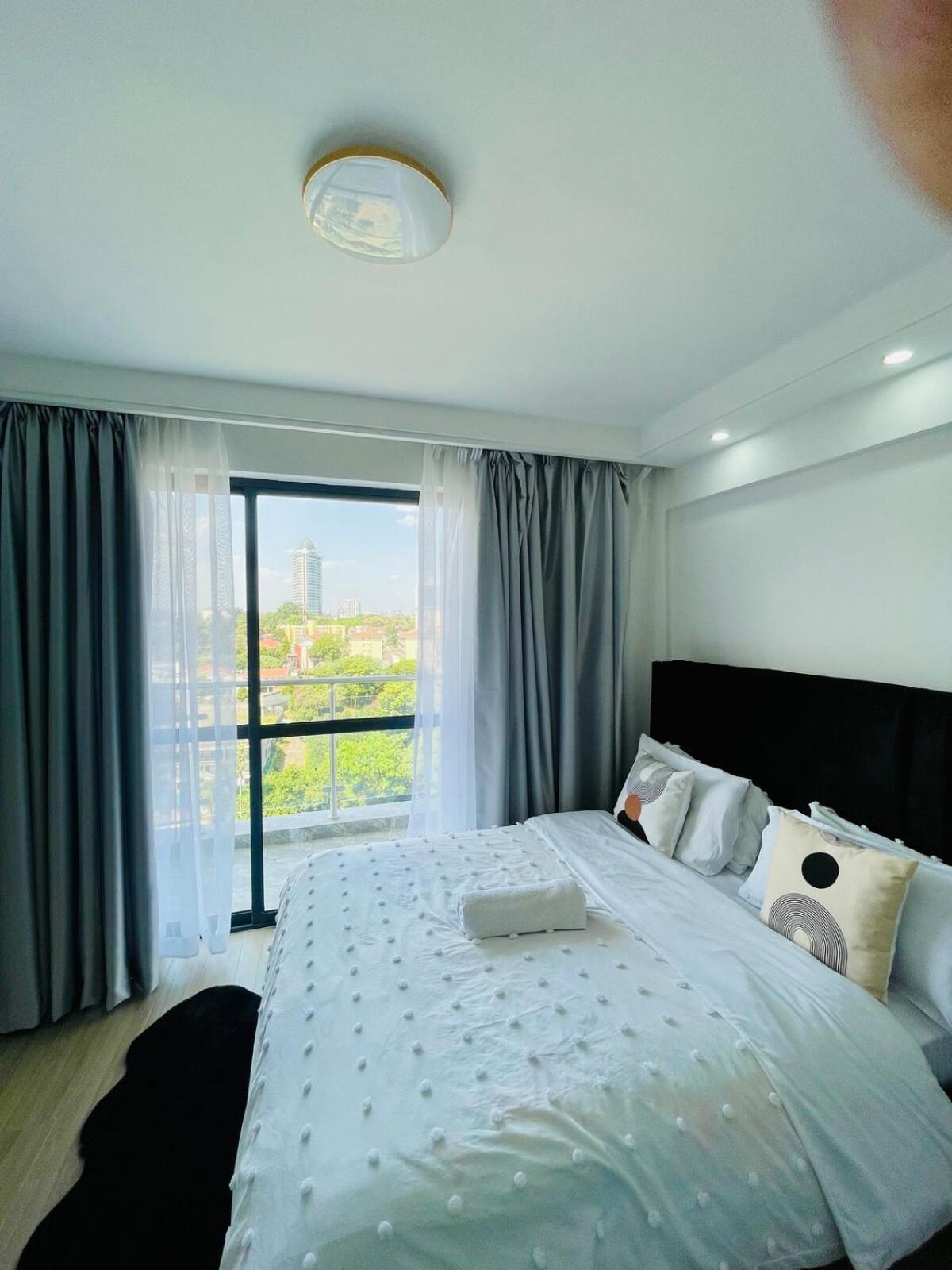 Apartment Urban Tranquil Haven Riverside Drive