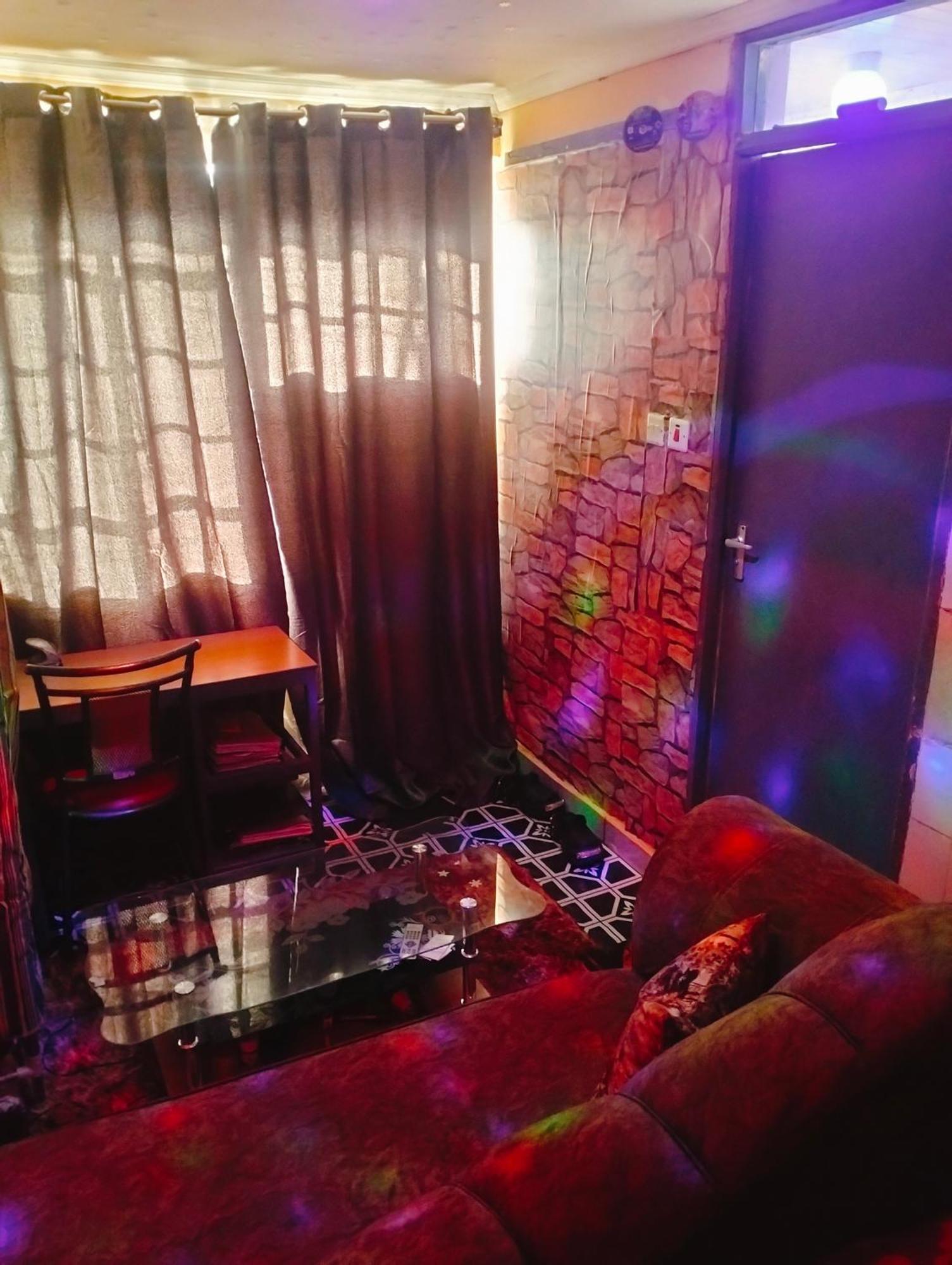 Huxe Luxury Homes Homestay *