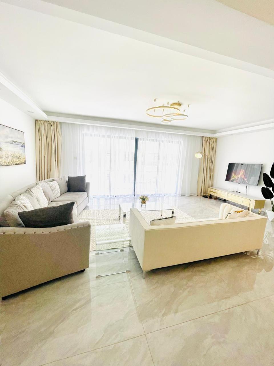Elegant Urban Escape Fully Equipped Gym, Ample Parking Space,swimming Pool,children Playing Ground And Amazing Views * Nairobi