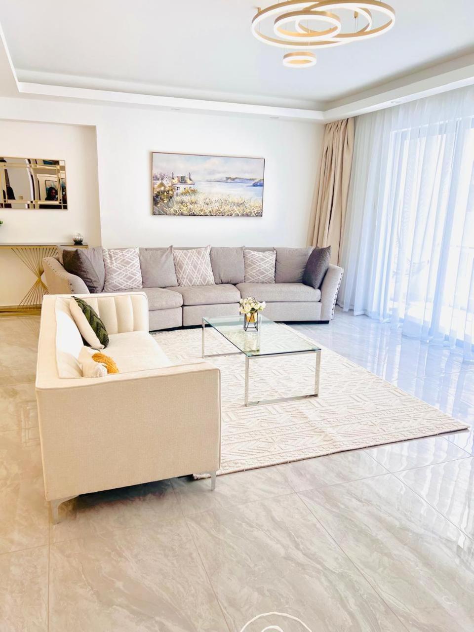 Elegant Urban Escape Fully Equipped Gym, Ample Parking Space,swimming Pool,children Playing Ground And Amazing Views Apartamento Nairobi
