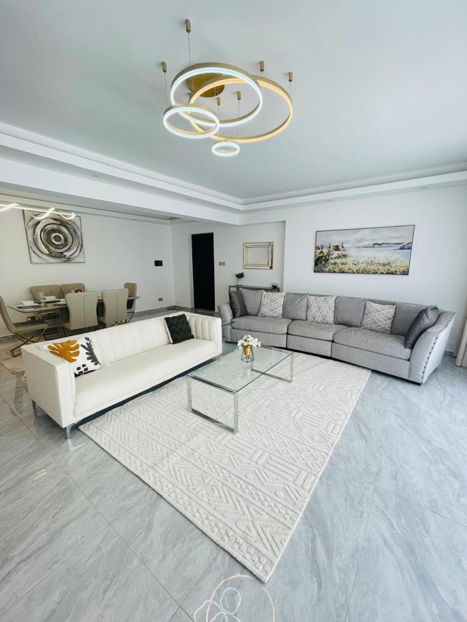 Elegant Urban Escape Fully Equipped Gym, Ample Parking Space,swimming Pool,children Playing Ground And Amazing Views Apartment