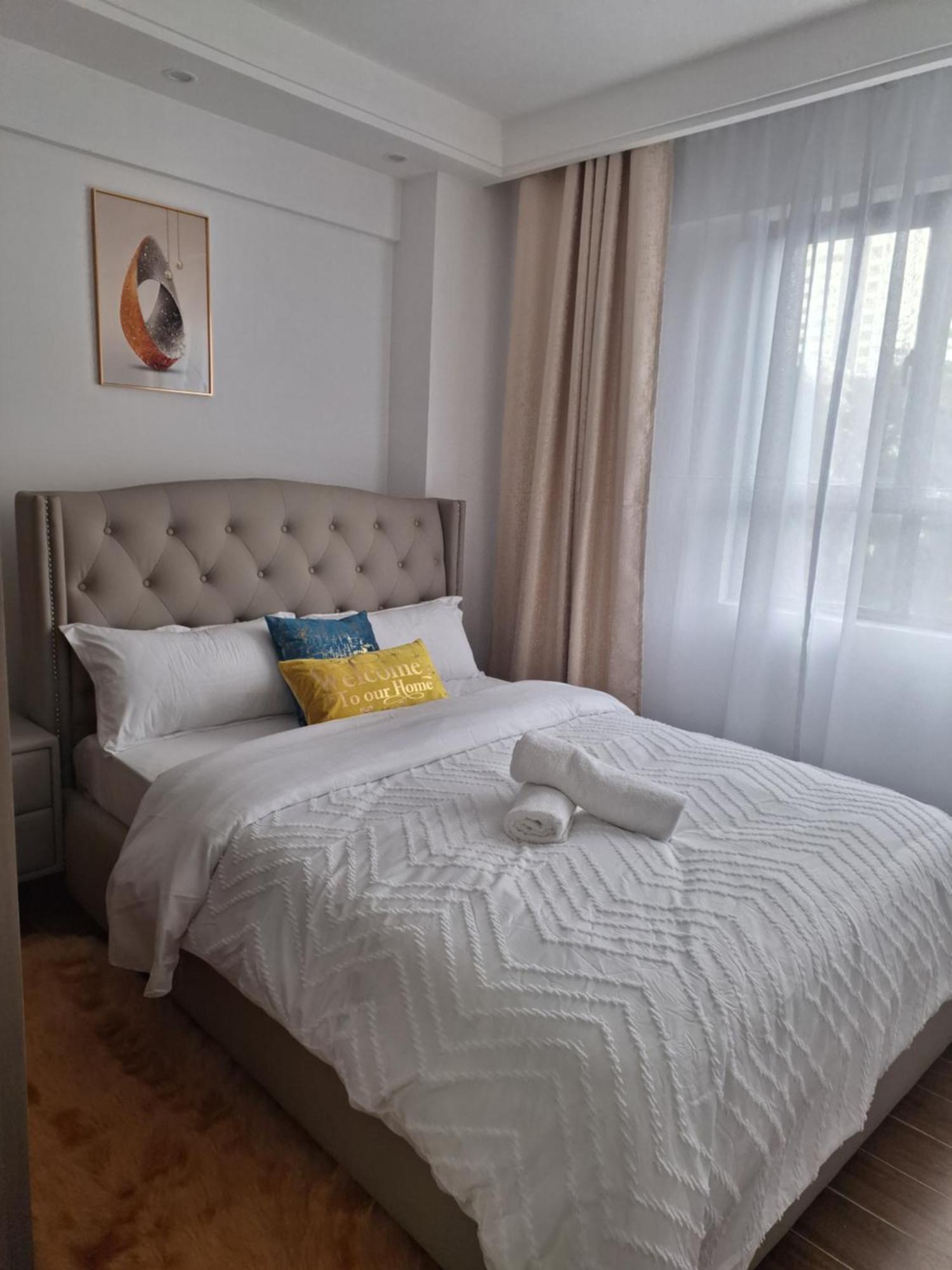 Kilimani Luxurious 1 Bedroom Apartment *