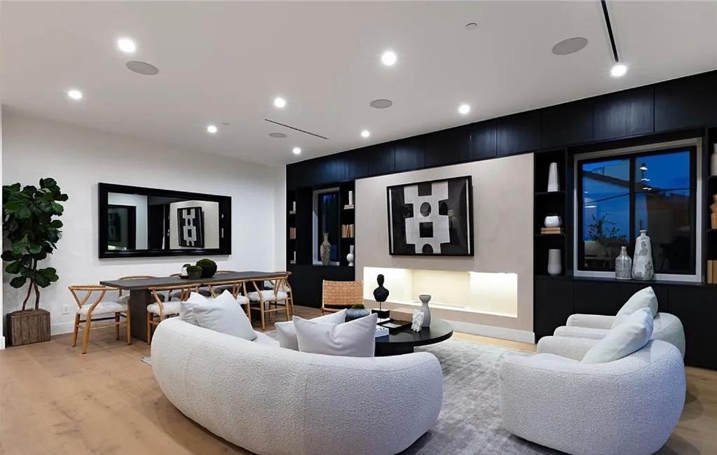 A16 Fiorano Apartment