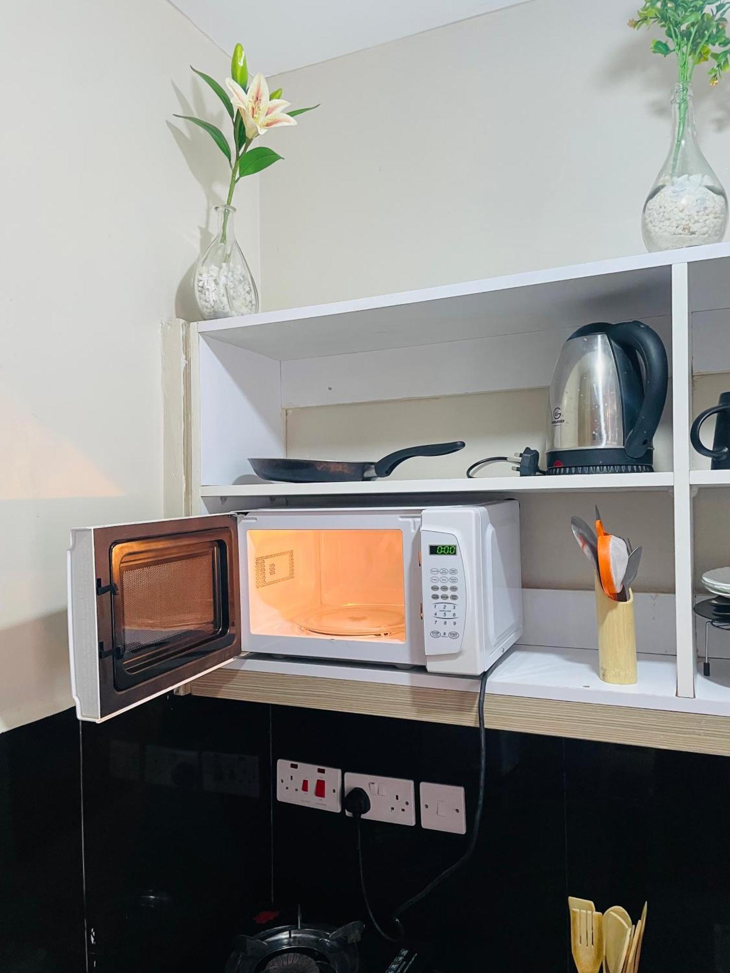 A Modern Affordable Stylish Bedsitter Centrally Located In Apartment *