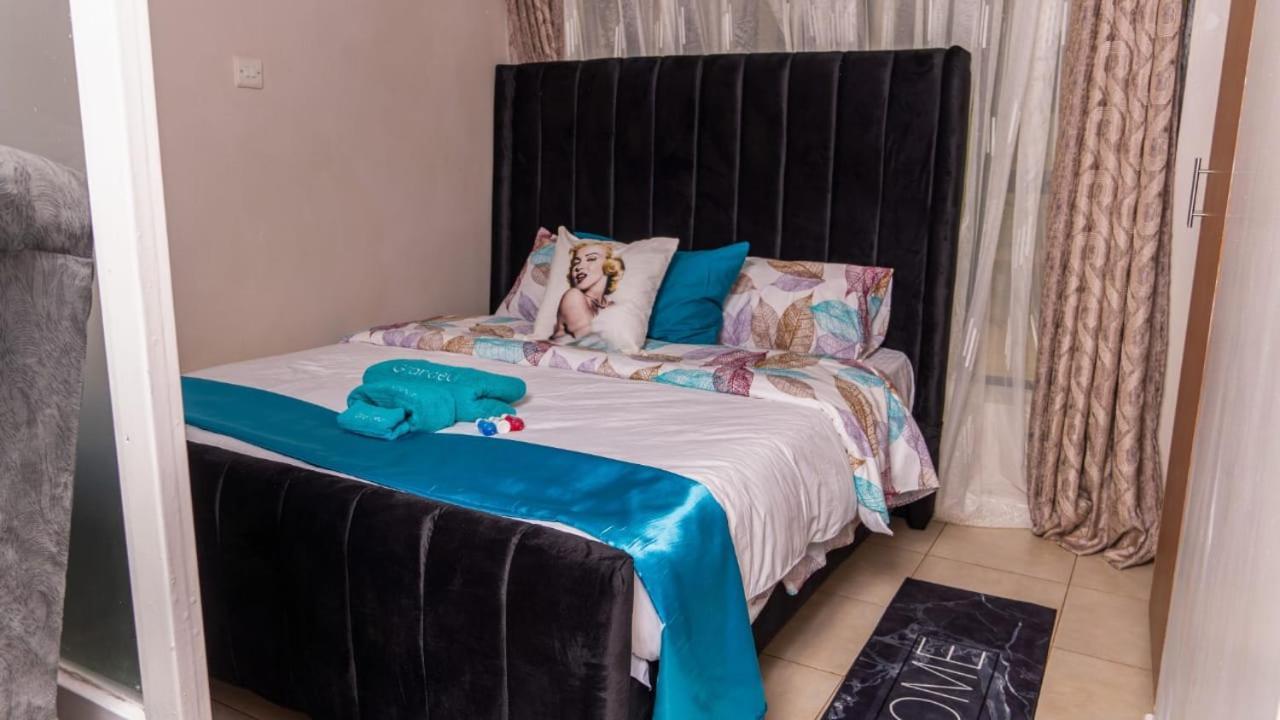 Entire Serviced Coral With Pool *