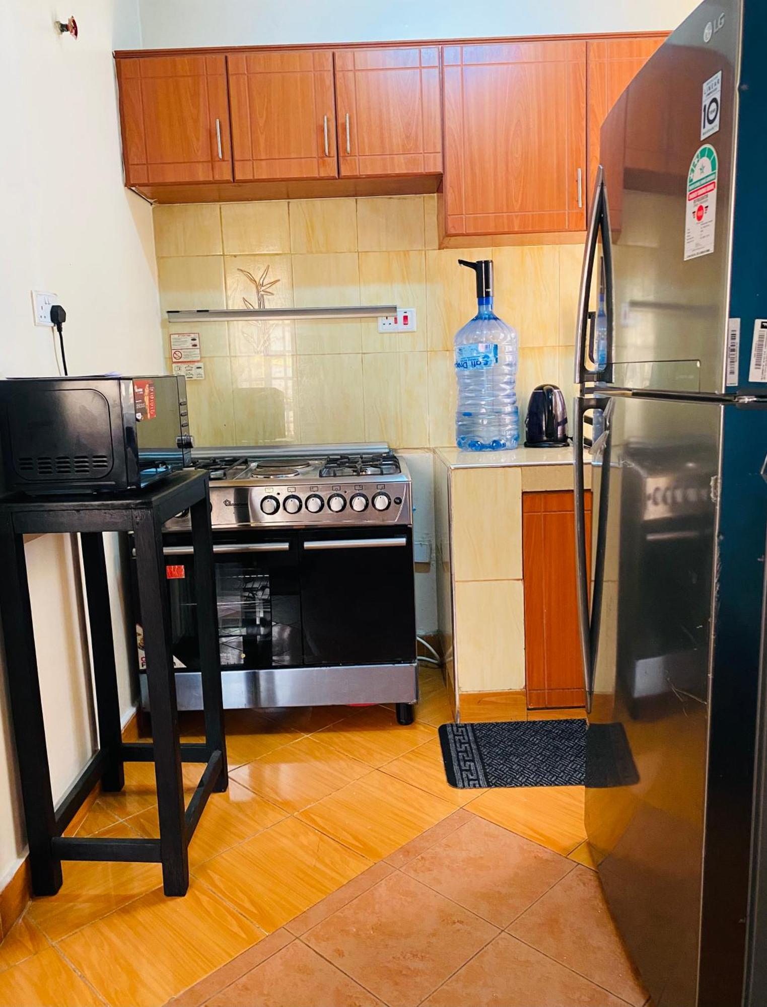 Bnbs In Imara Daima, 5minutes From Jkia Airport Aparthotel
