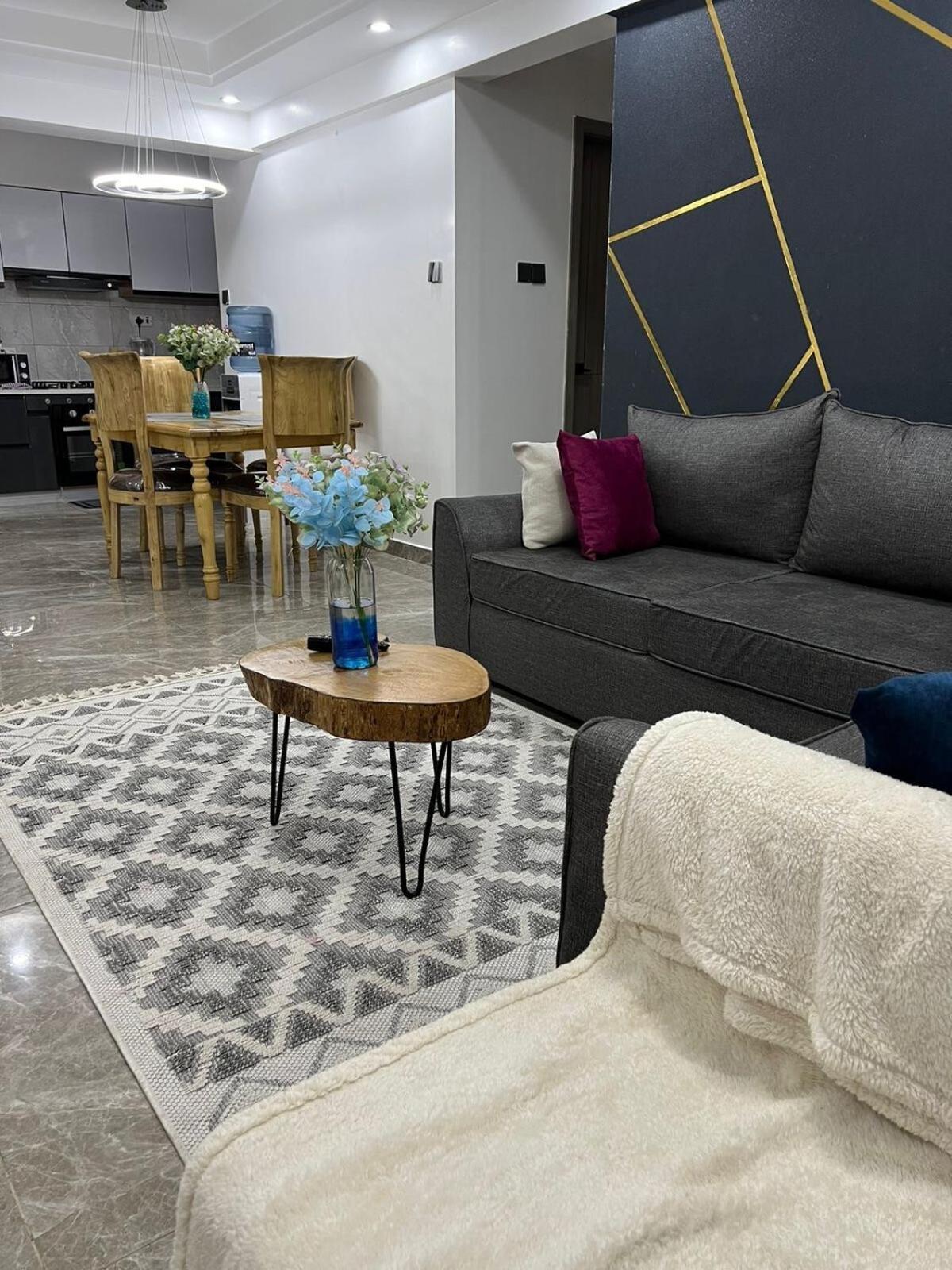 Modern 2br Ensuite With King Bed In Kilimani *
