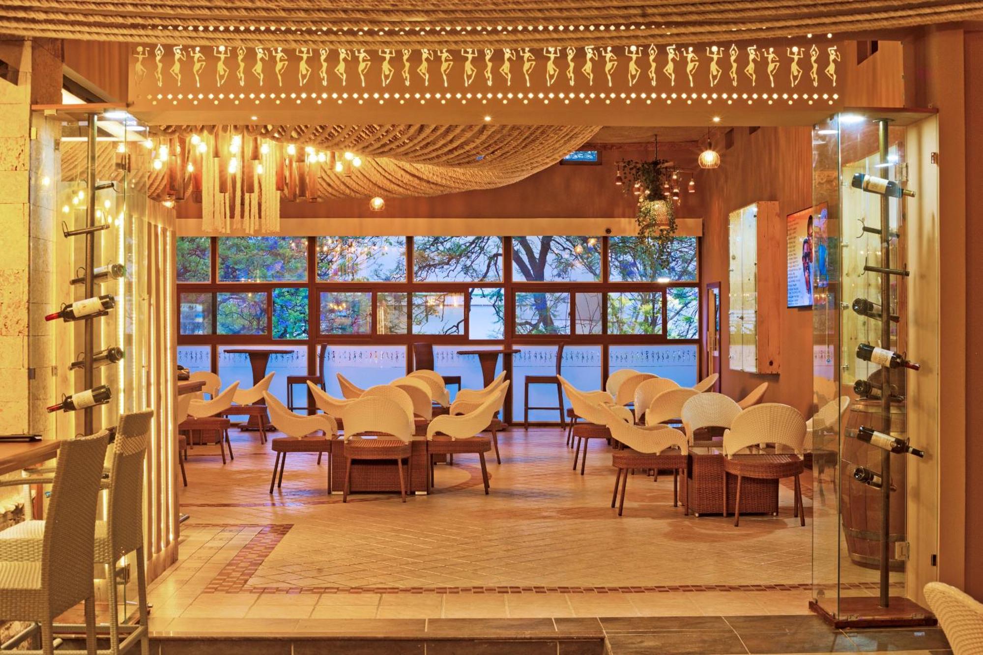 Maanzoni 680 Hotel