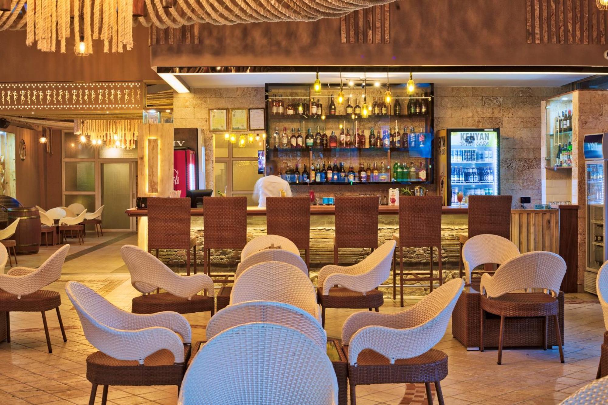 Maanzoni 680 Hotel 3*