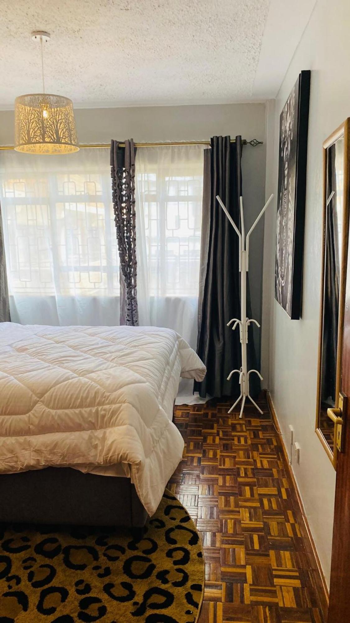 Stylish Around Yaya Apartment
