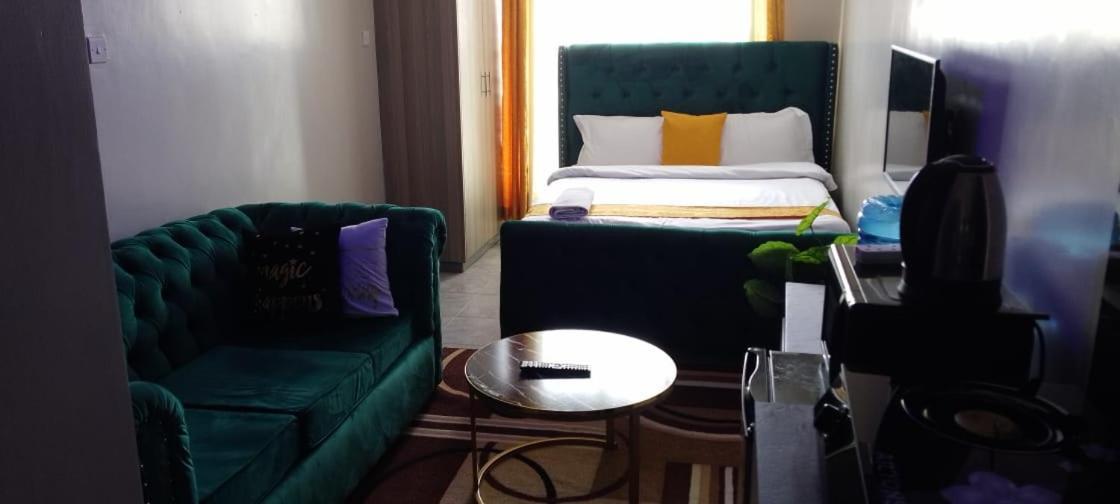 Moureen Staycation Bed & Breakfast