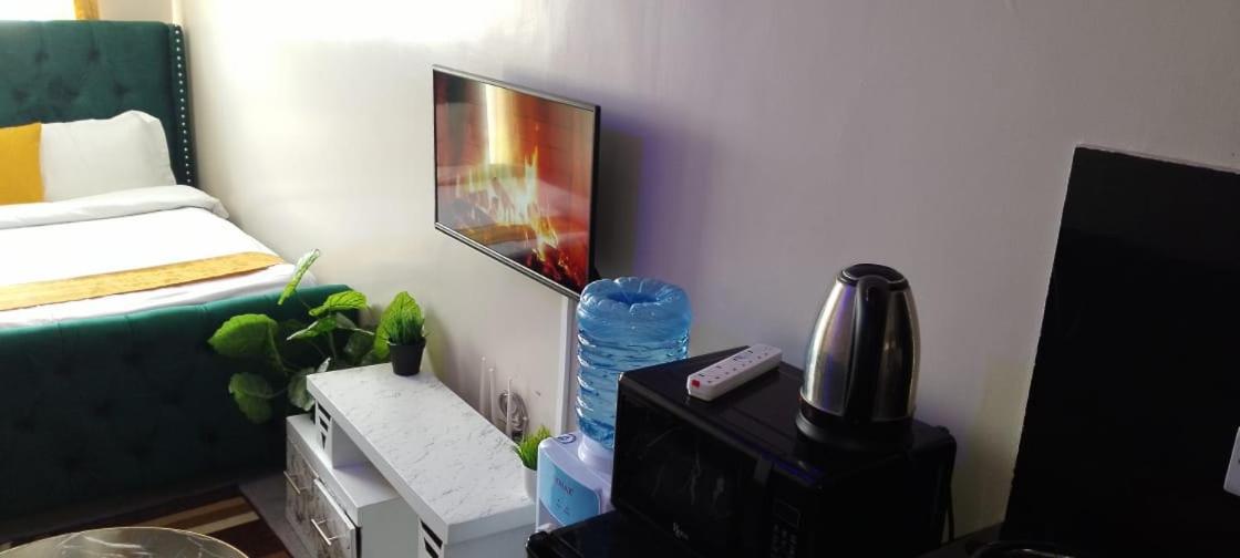 Moureen Staycation Bed & Breakfast
