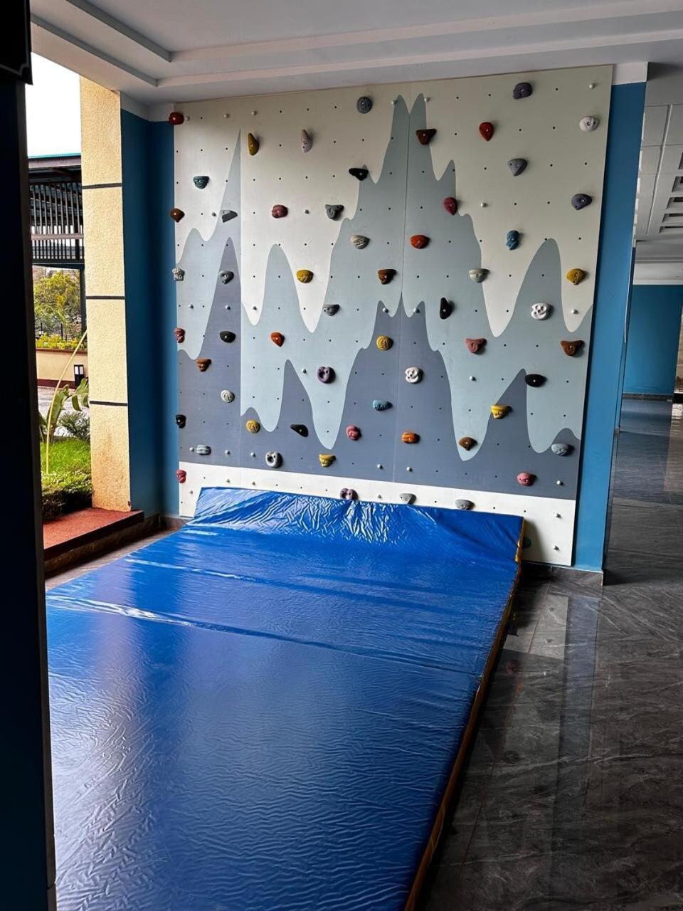 High Rise With Balcony & Pool 24 7 Security Apartment Nairobi