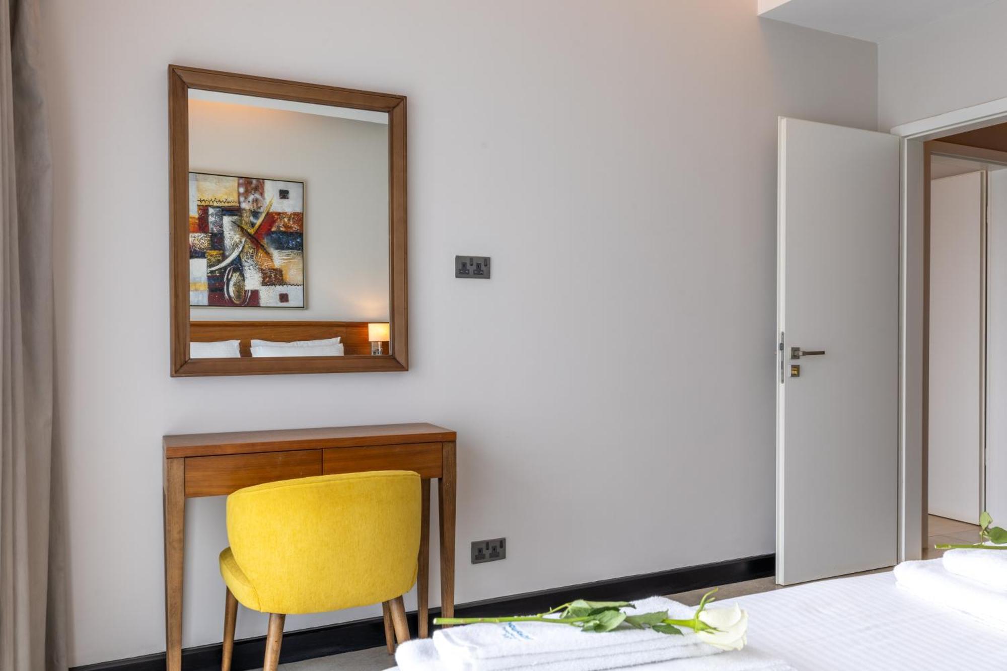 Colourful Modernity By Yourhost, Westlands Apartment