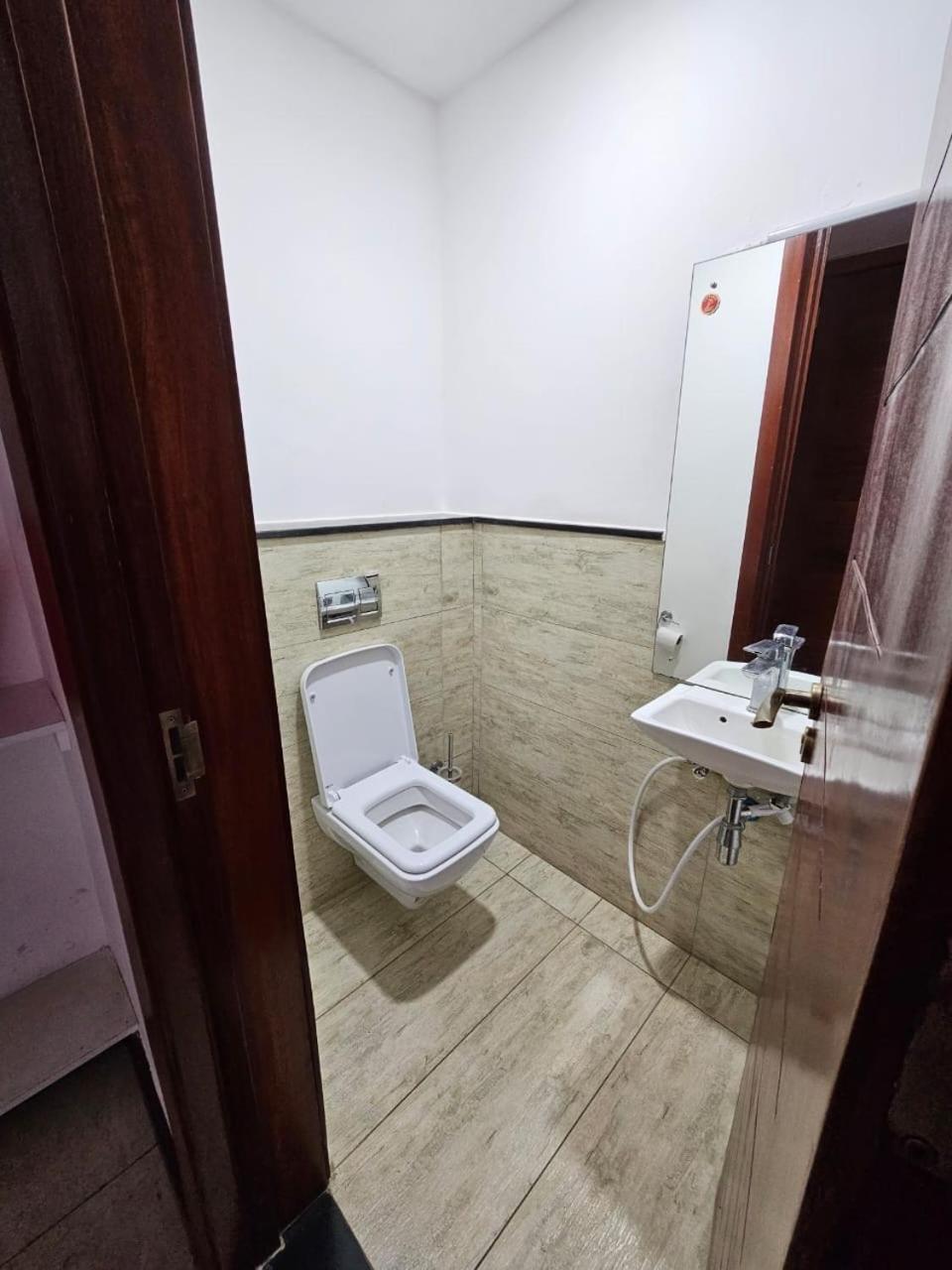 Kilimani Two Bedroom Woodavenue Edith Apartment *