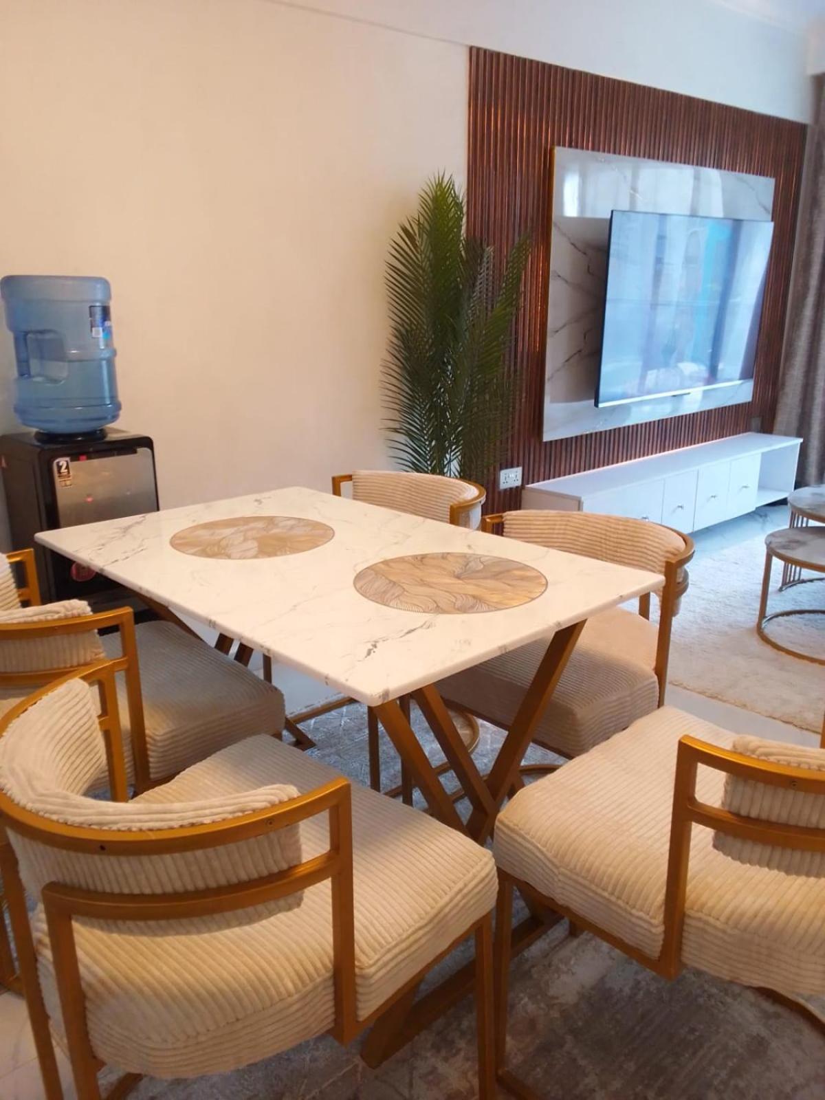 Apartment Lyne Homes *