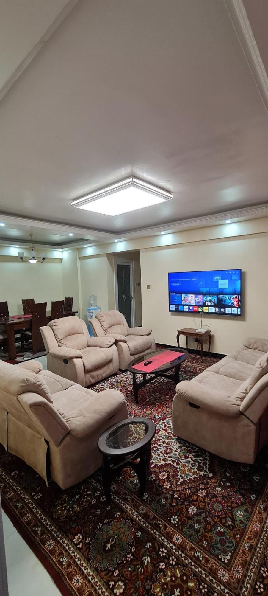 Apartment One Bedroom Near Adam's Arcade *