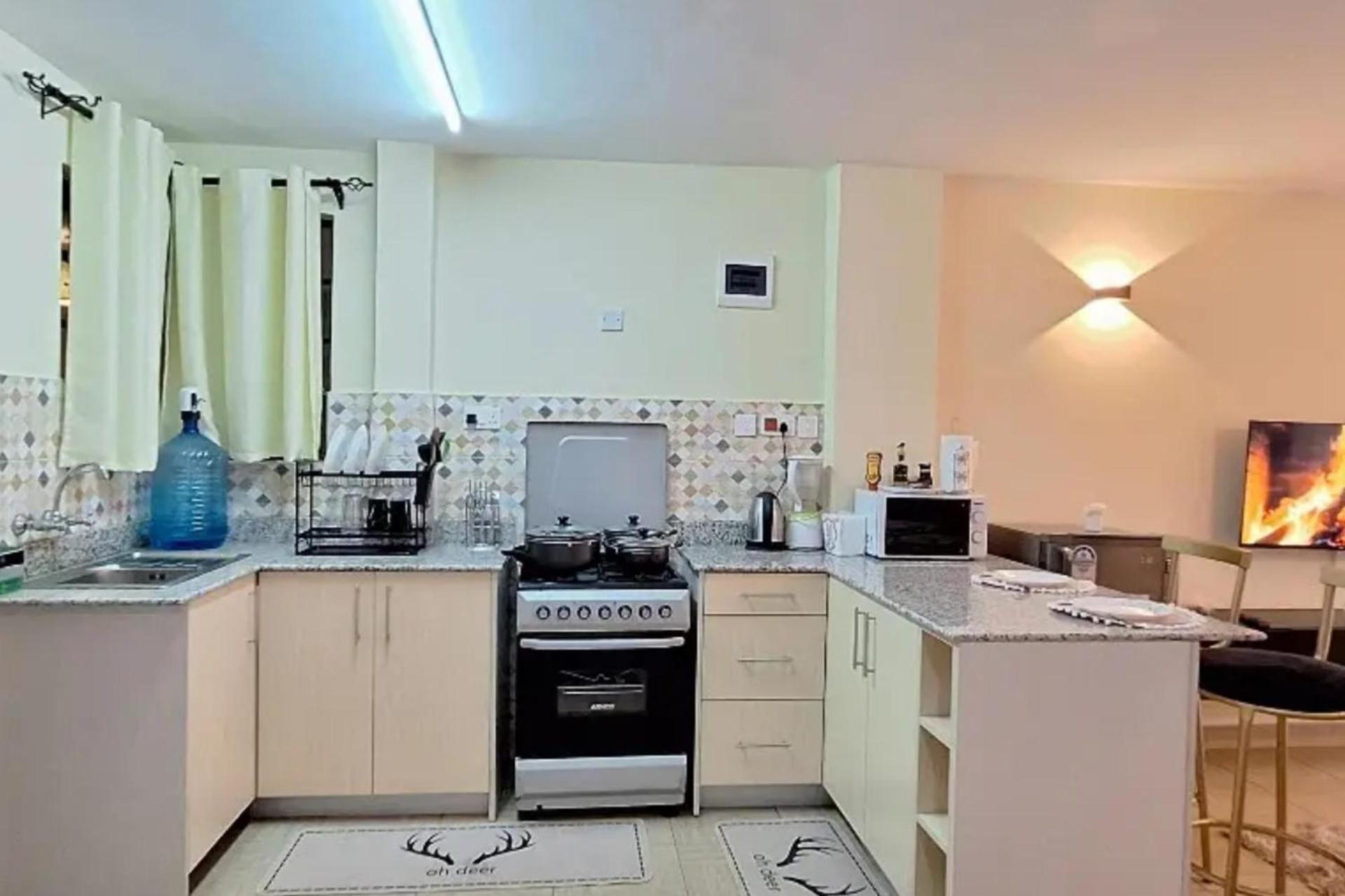 Immaculate 1-bed In Apartment *