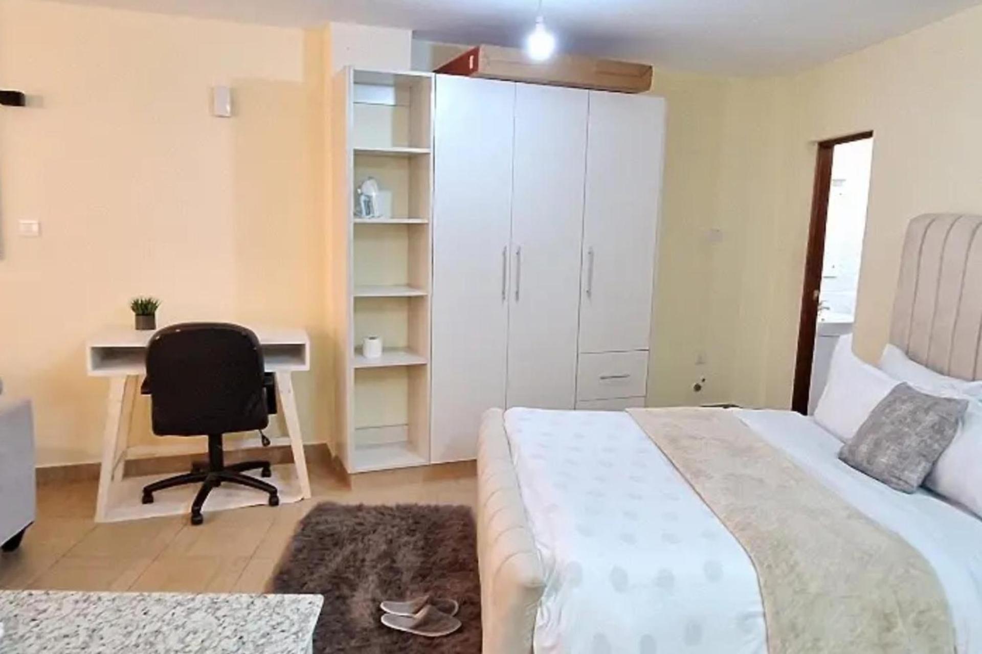 Immaculate 1-bed In Apartment *
