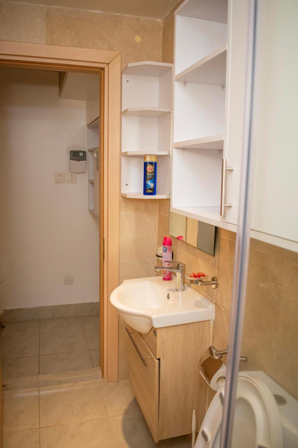 Apartment 1 Bdrm Pool Gym Kileleshwa, Kenya *