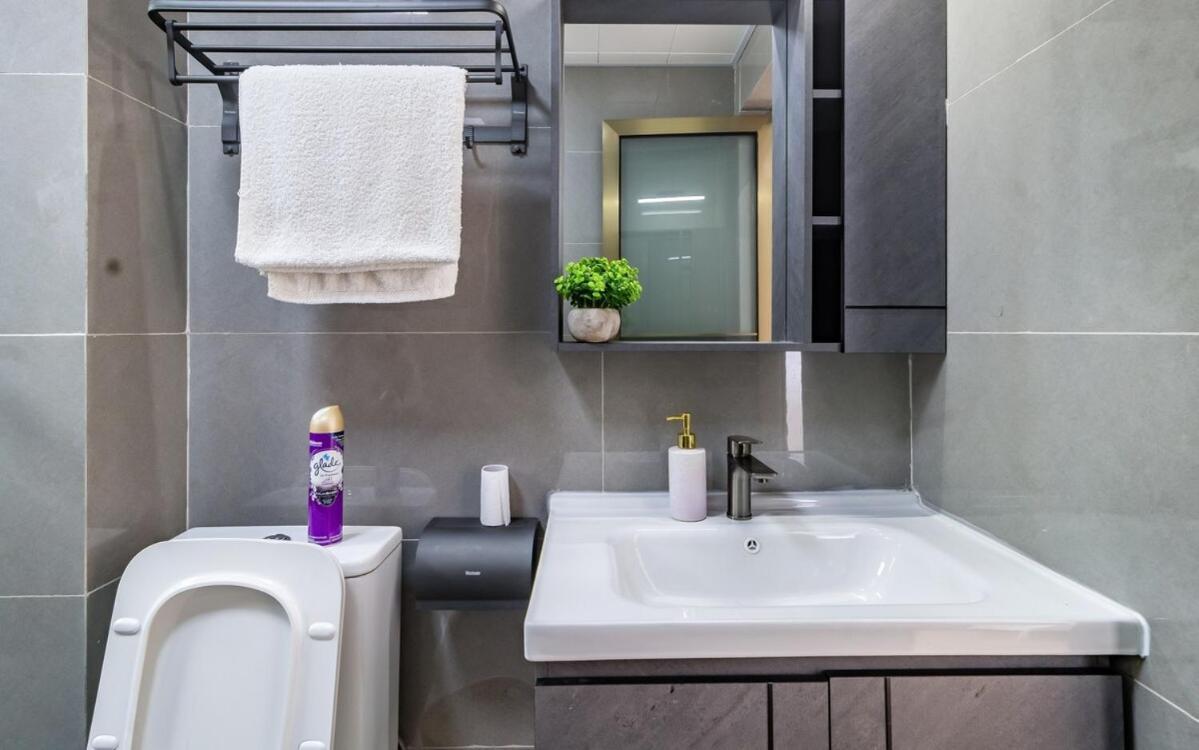 Modern 2 Bed In Riverside Westlands Behind Riverside Square Mall With Gym 5 Minutes To Cbd With Scenic Nature And River Views Situated On The 8th Floor Apartment