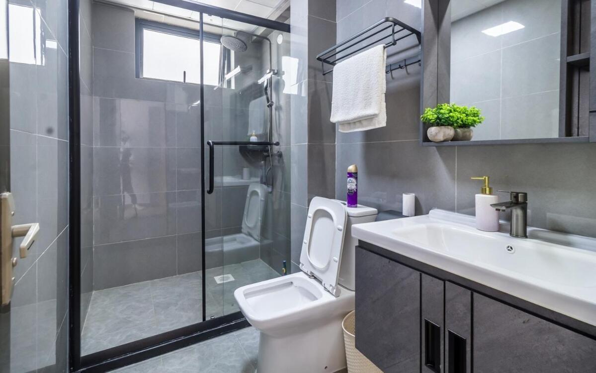 Modern 2 Bed In Riverside Westlands Behind Riverside Square Mall With Gym 5 Minutes To Cbd With Scenic Nature And River Views Situated On The 8th Floor * Nairobi