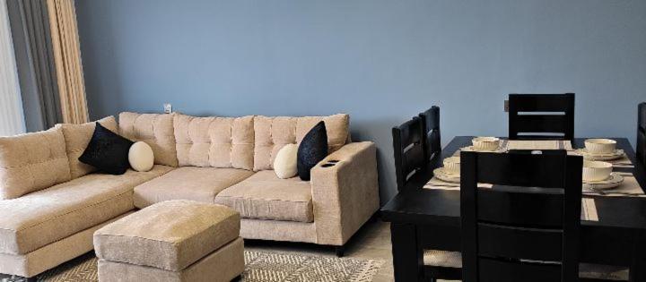 Stayrest Safari Tours New 3 Bedroom In Kilimani With Rooftop Pool