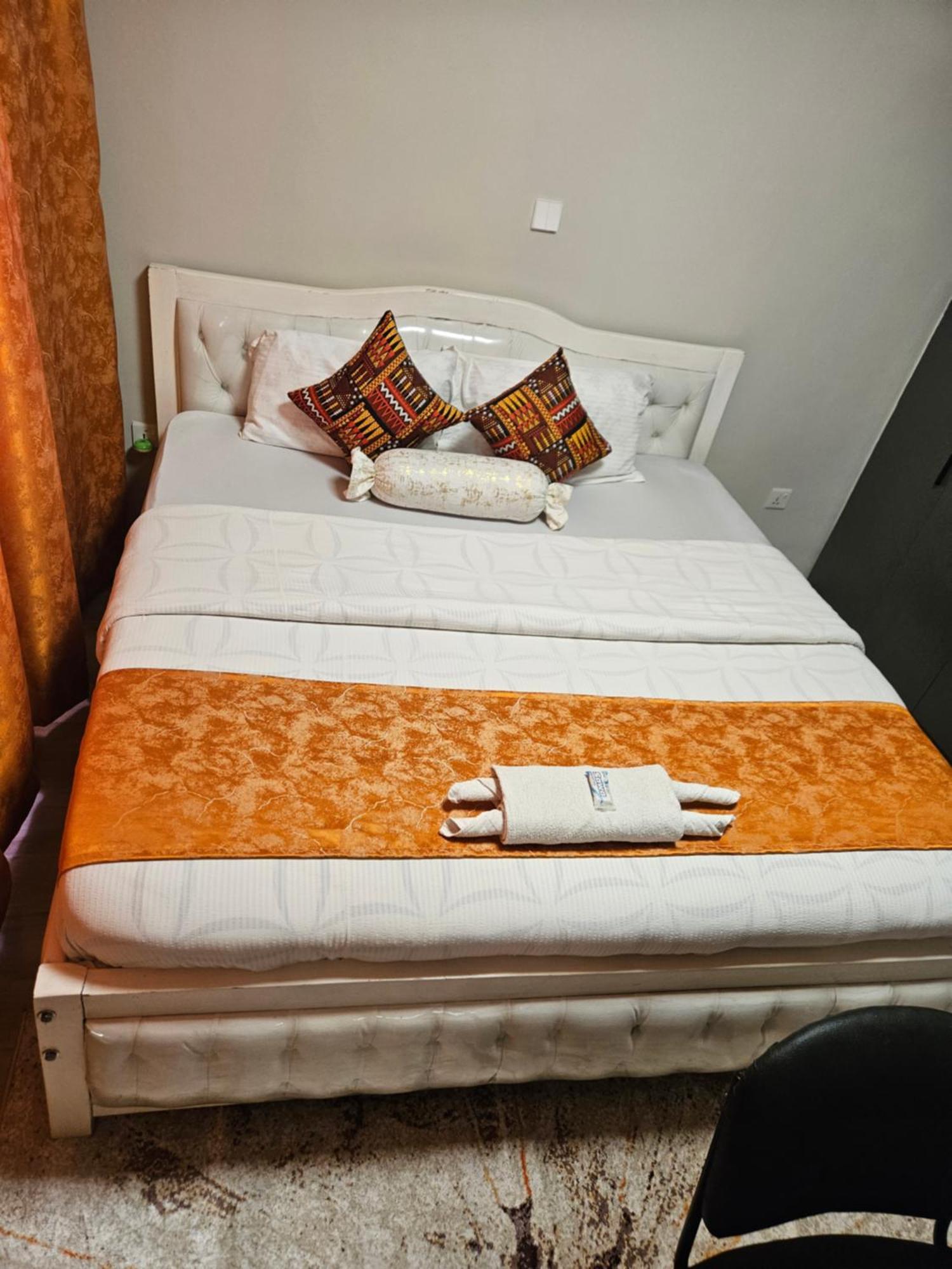 Crowne Airport Studios-jkia Aparthotel