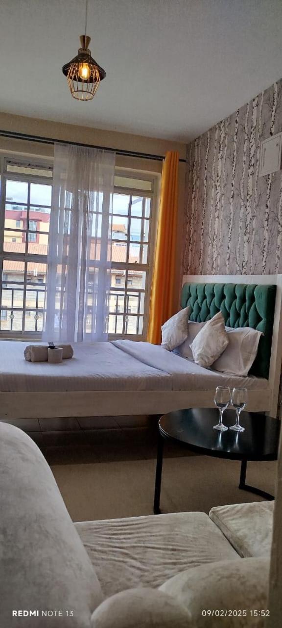 Sunny Chic Comfort Near Un Apartment *