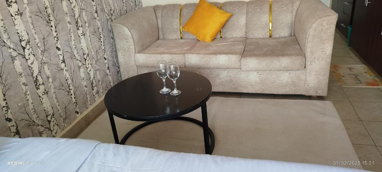 Apartment Sunny Chic Comfort Near Un