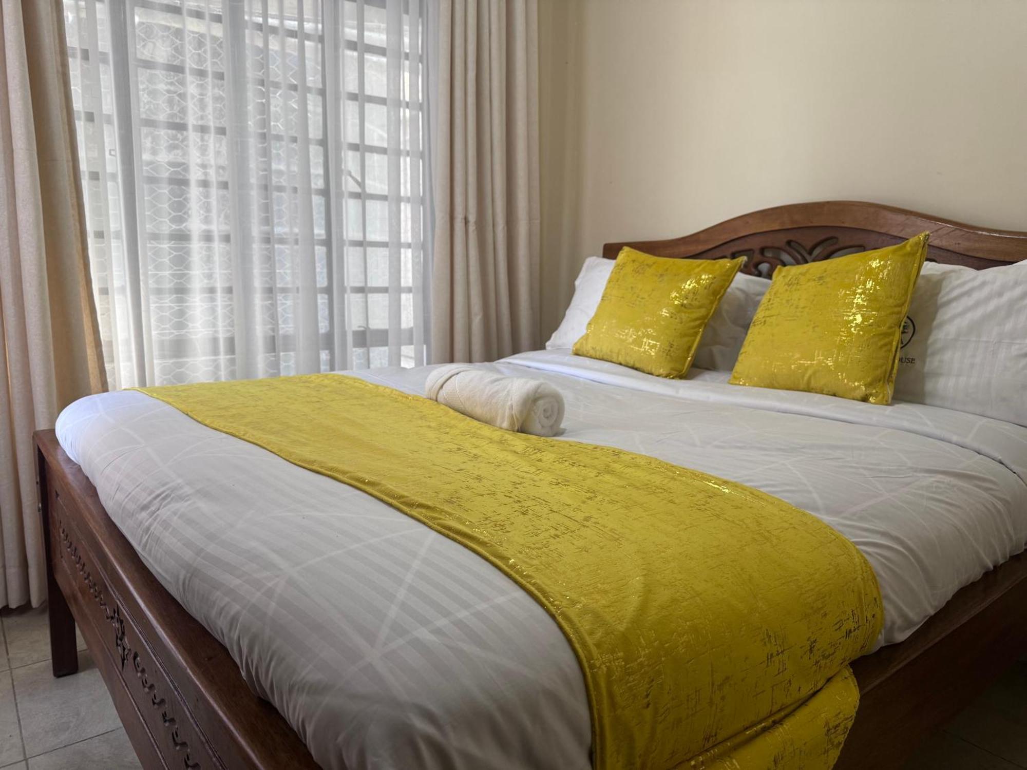 Caven Homes, Serene Retreat Near Jkia & Sgr *
