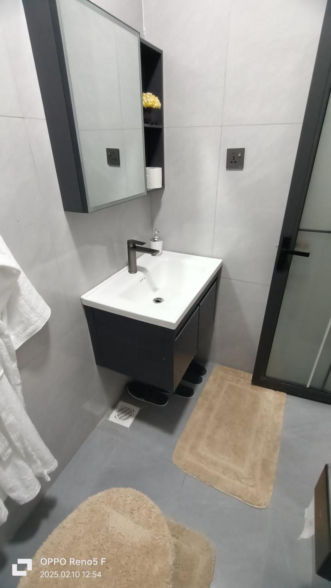 Executive, Spacious One Bedroom * Nairobi