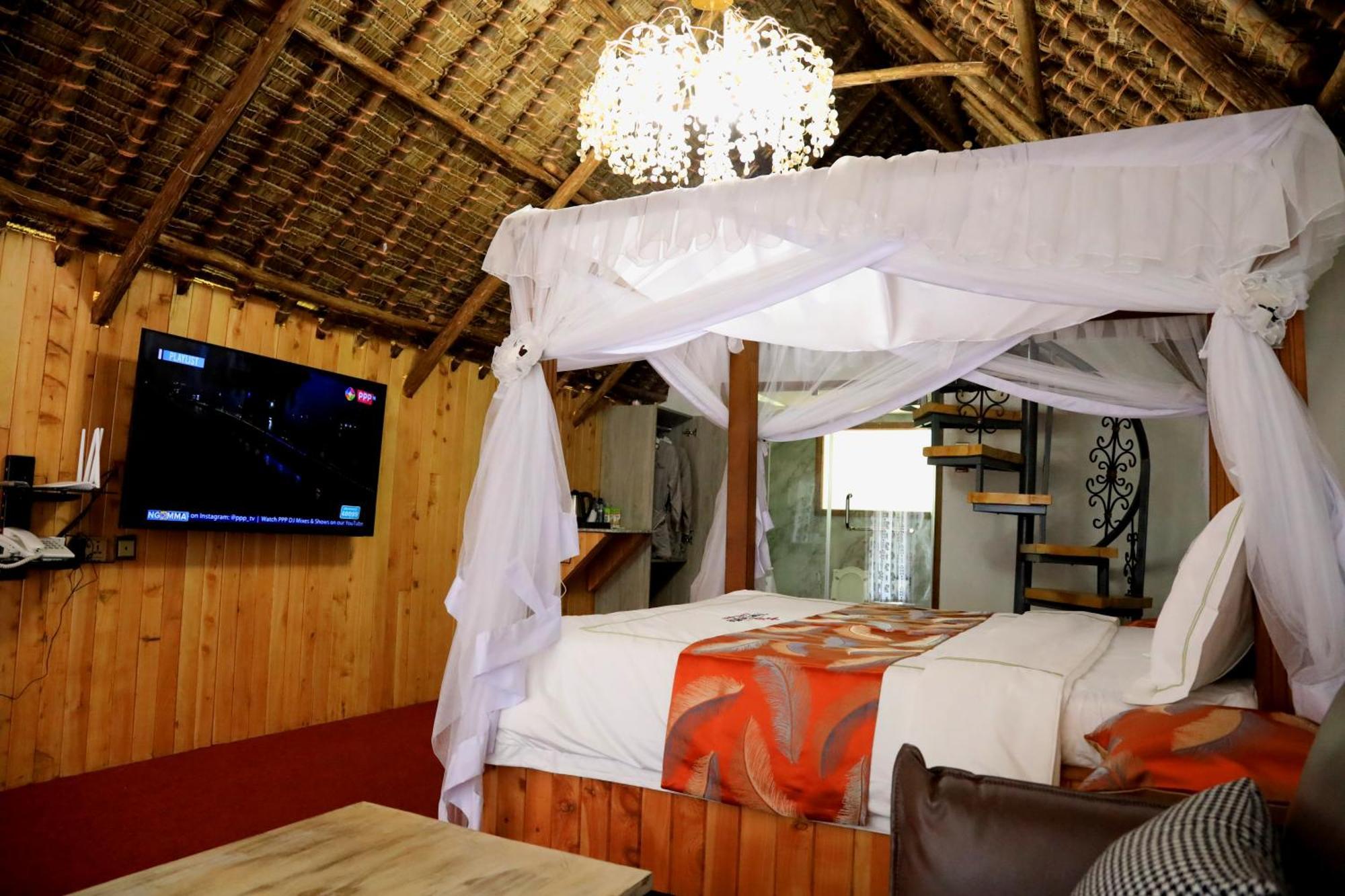 The Giraffe Luxury tent