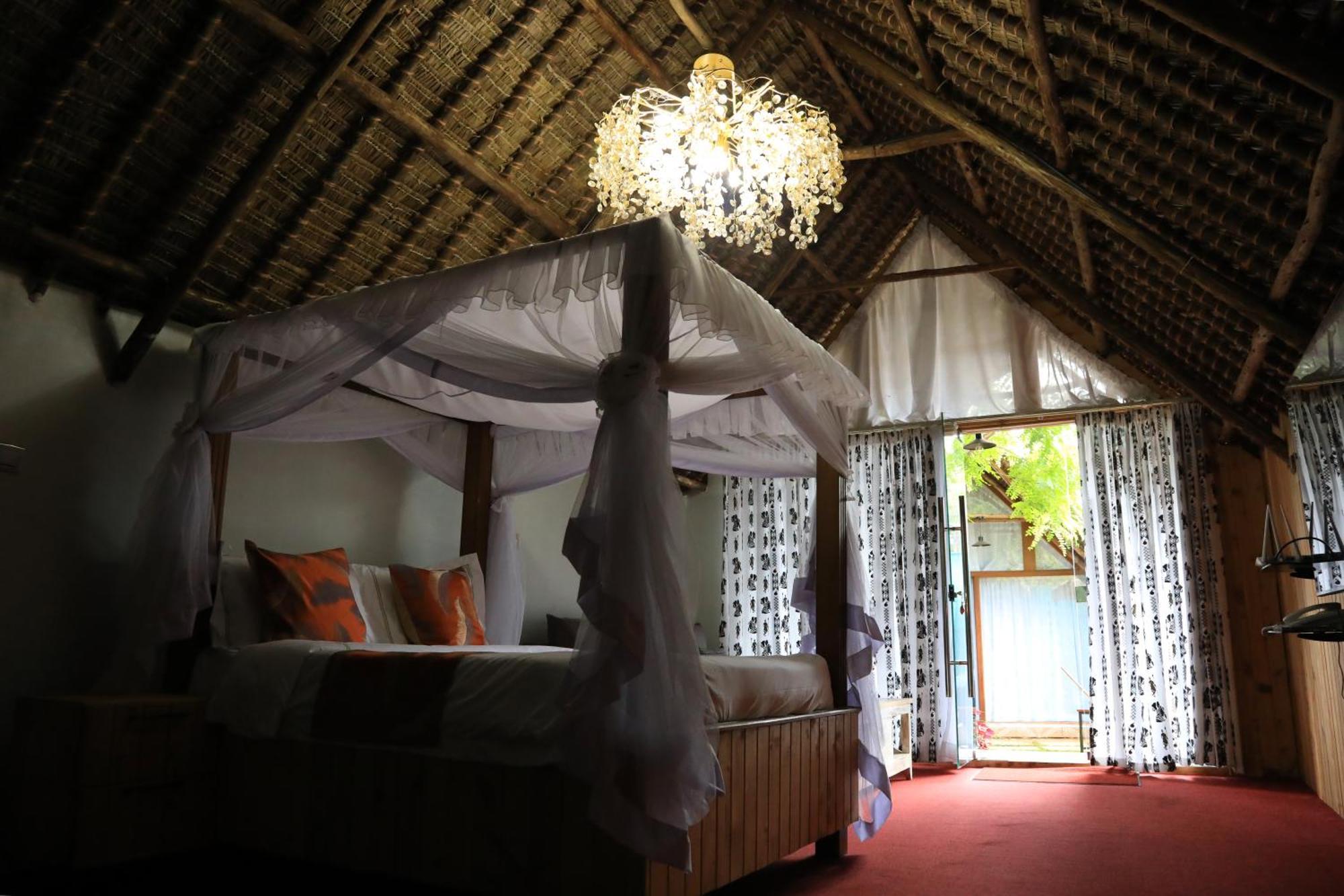 The Giraffe Luxury tent