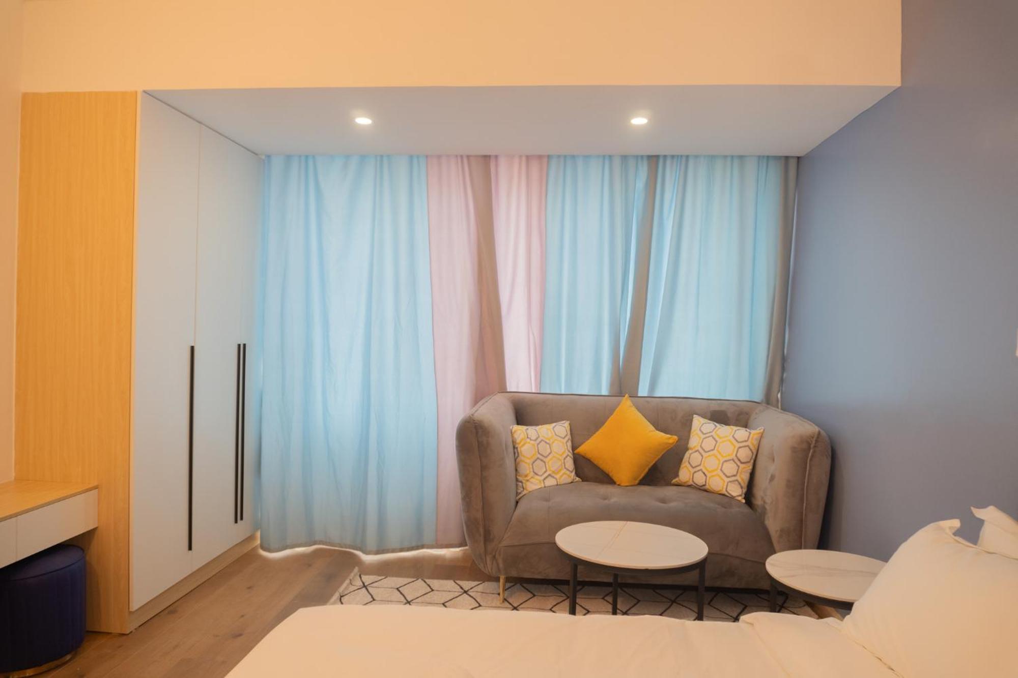 Laurell Hill Suites, Upper Hill Apartment *