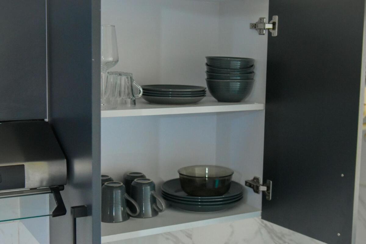 1br,gym, Pool, Klb Hse, Bb Court