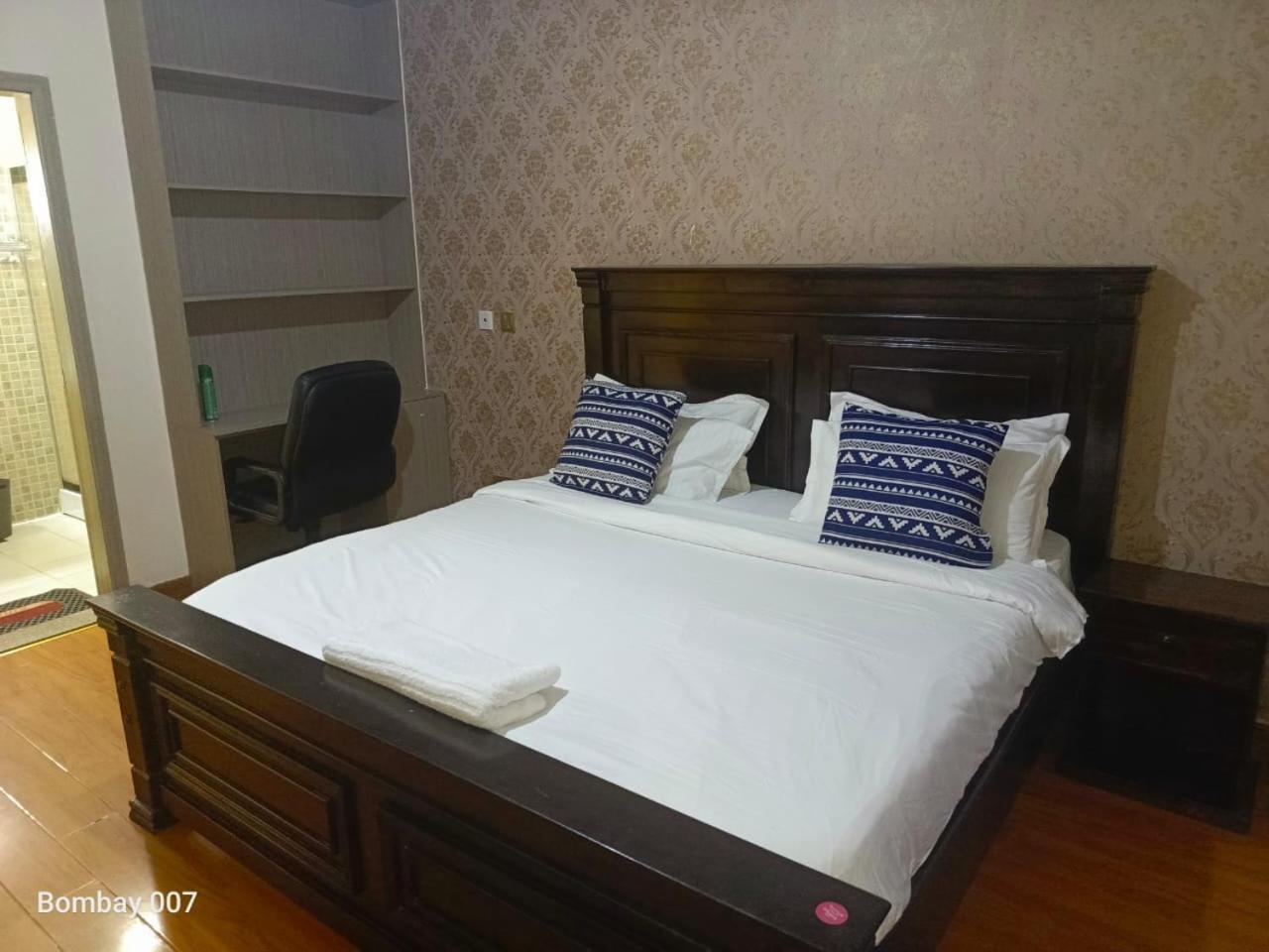 Executive Classy With Private Parking Space,children Playing Ground,swimming Pool,mordern Equipped Gym And Unbeatable Views Apartment
