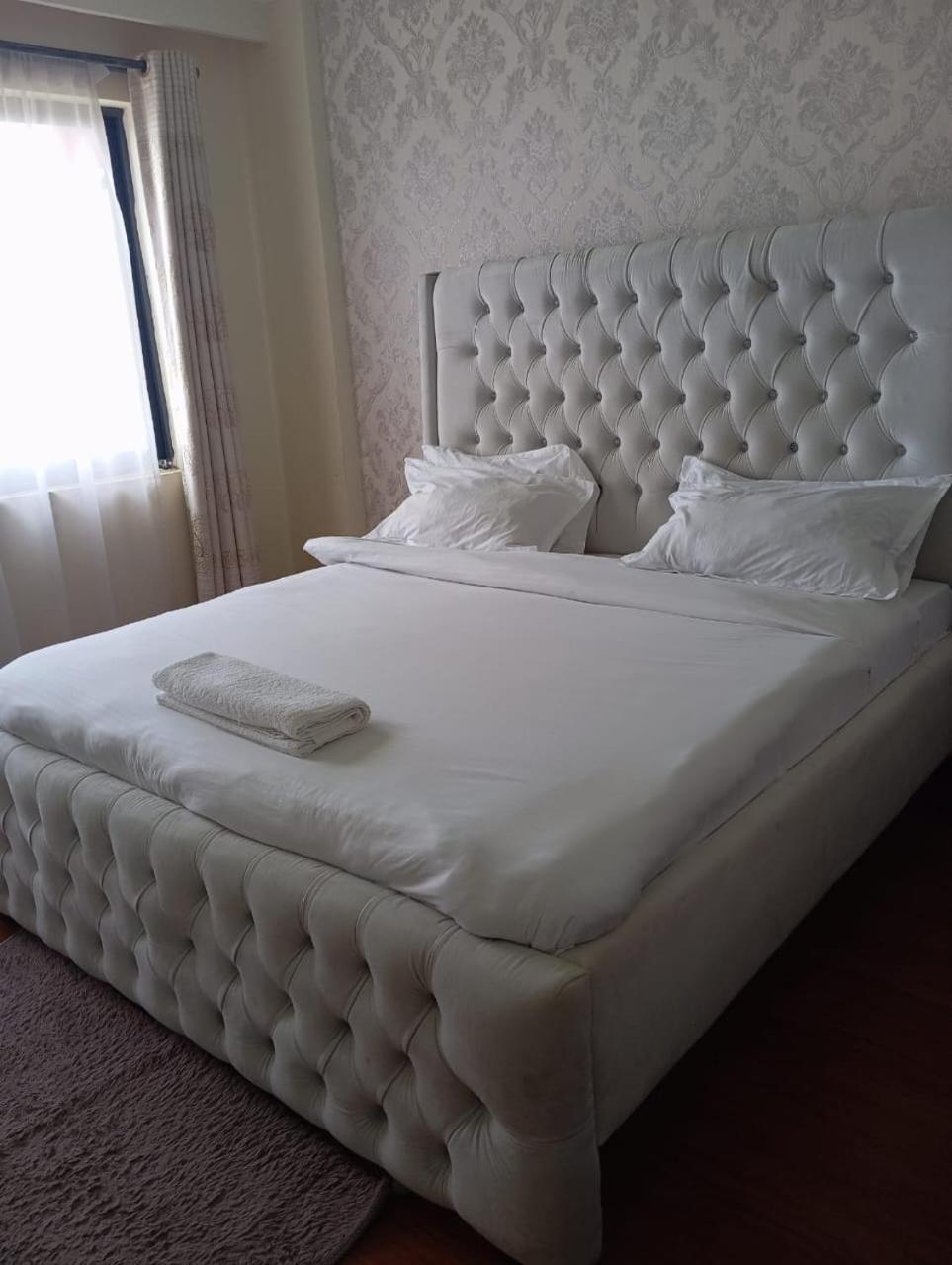 Apartment Executive Classy With Private Parking Space,children Playing Ground,swimming Pool,mordern Equipped Gym And Unbeatable Views