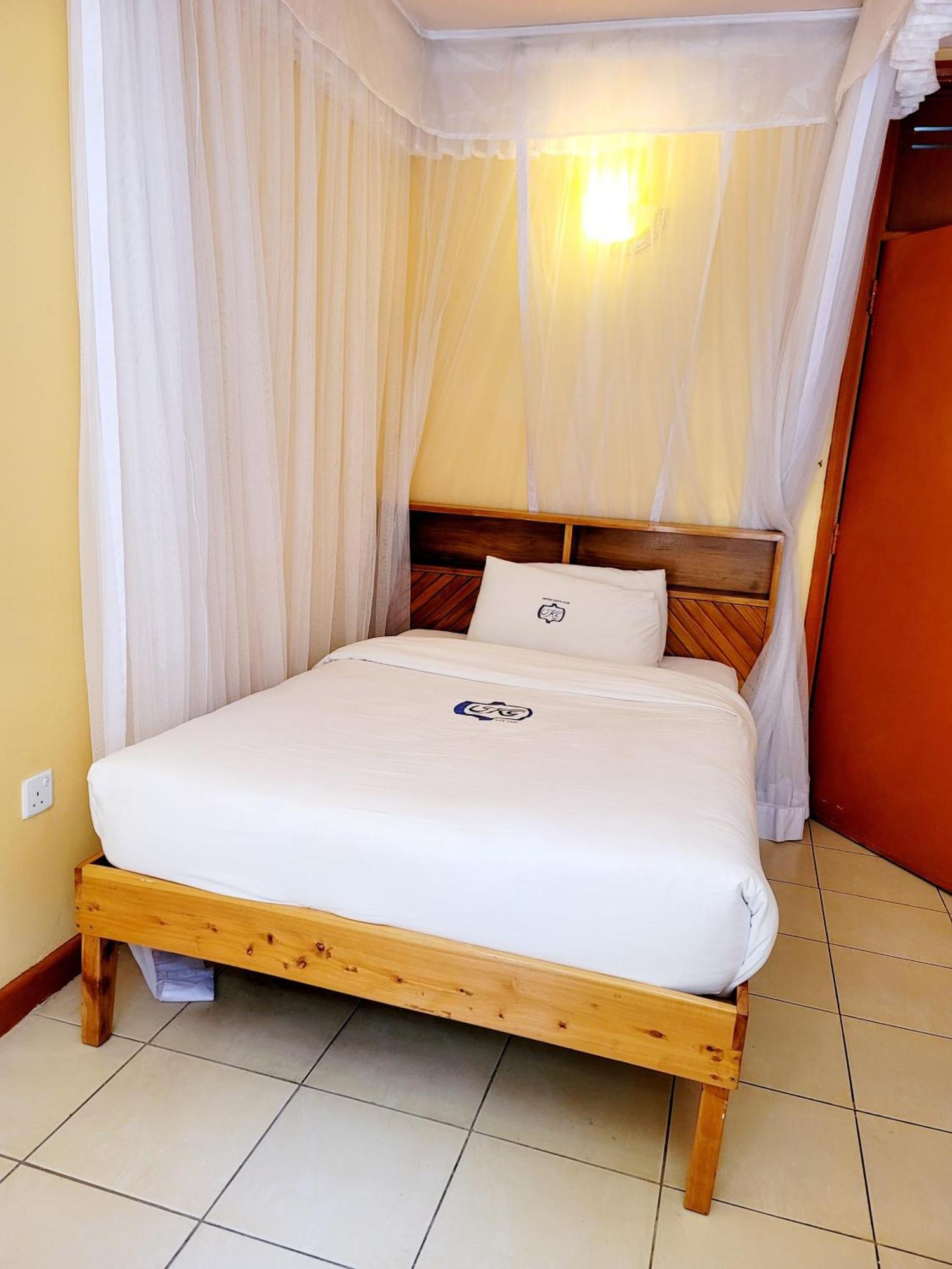 United Kenya Club 3*